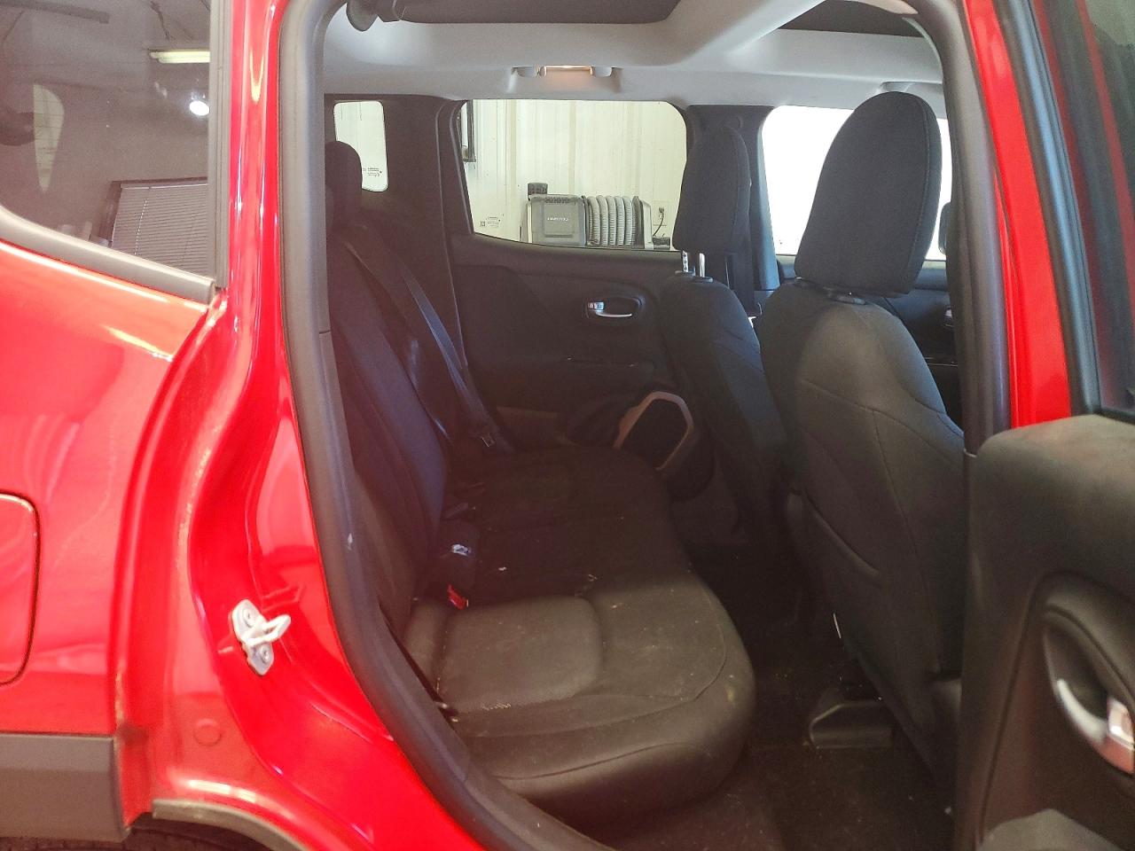 2015 Jeep Renegade Latitude Red vin: ZACCJBBT7FPC33034