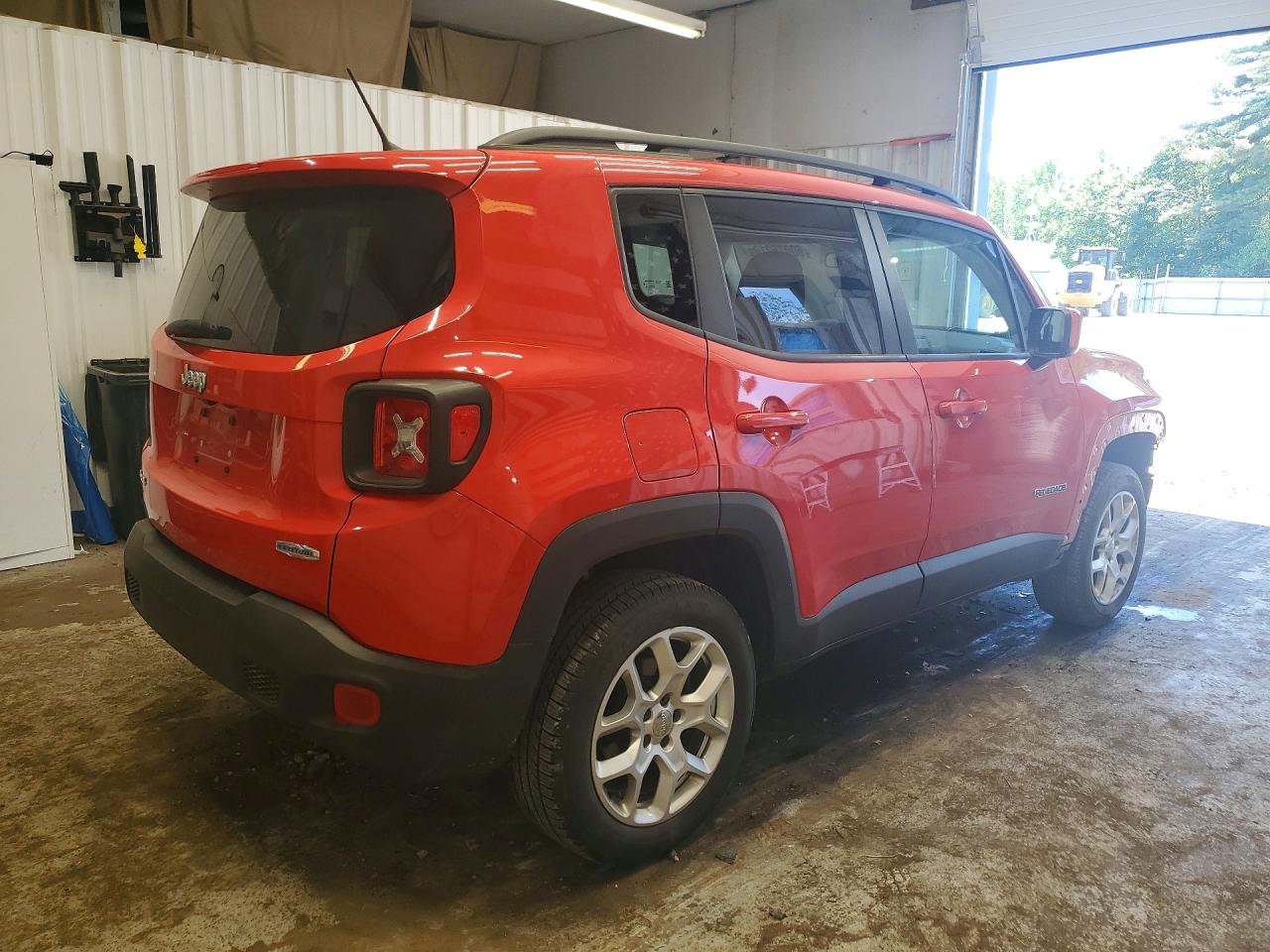 2015 Jeep Renegade Latitude Red vin: ZACCJBBT7FPC33034