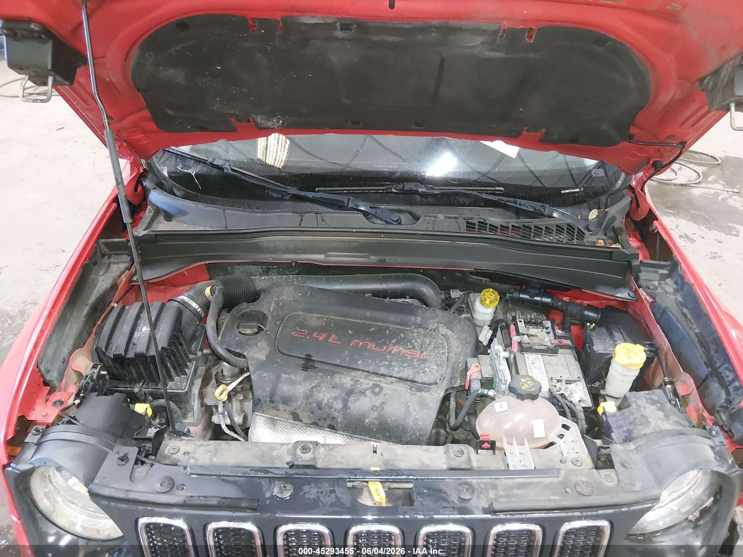 2015 Jeep Renegade Latitude Red vin: ZACCJBBT7FPC45927