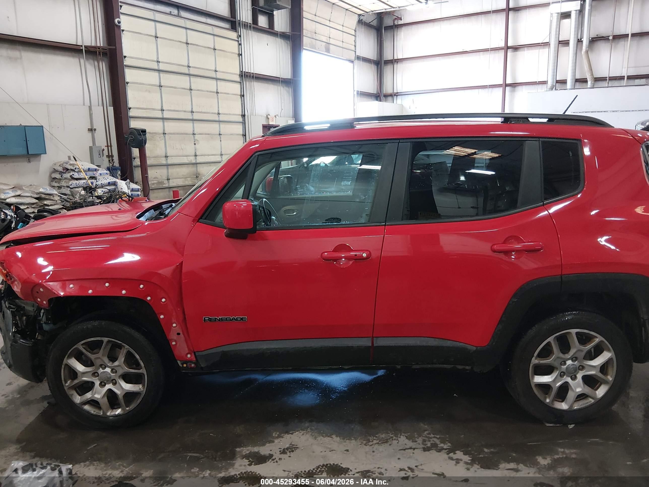 2015 Jeep Renegade Latitude Red vin: ZACCJBBT7FPC45927