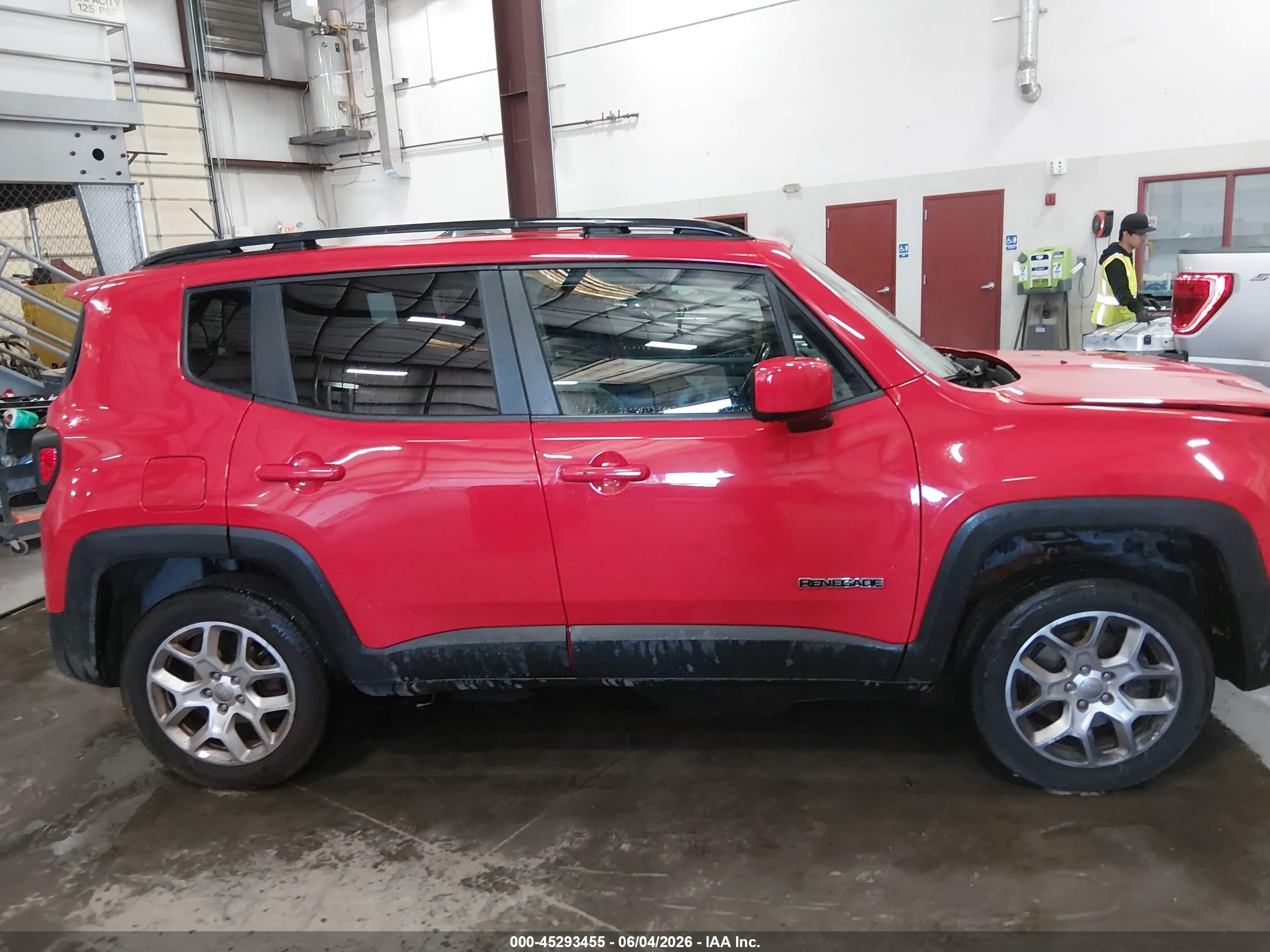 2015 Jeep Renegade Latitude Red vin: ZACCJBBT7FPC45927