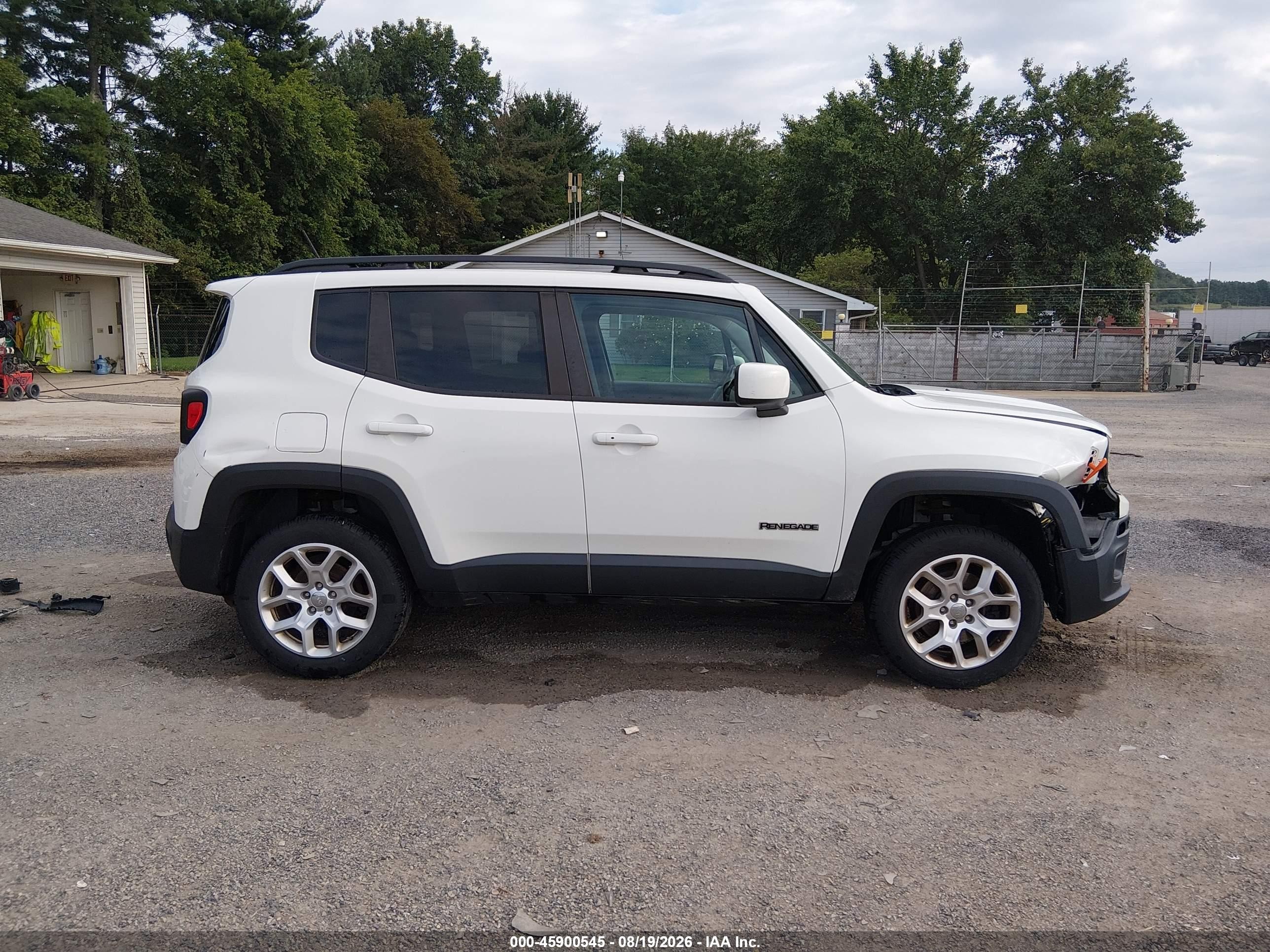2016 Jeep Renegade Latitude White vin: ZACCJBBT7GPE18704