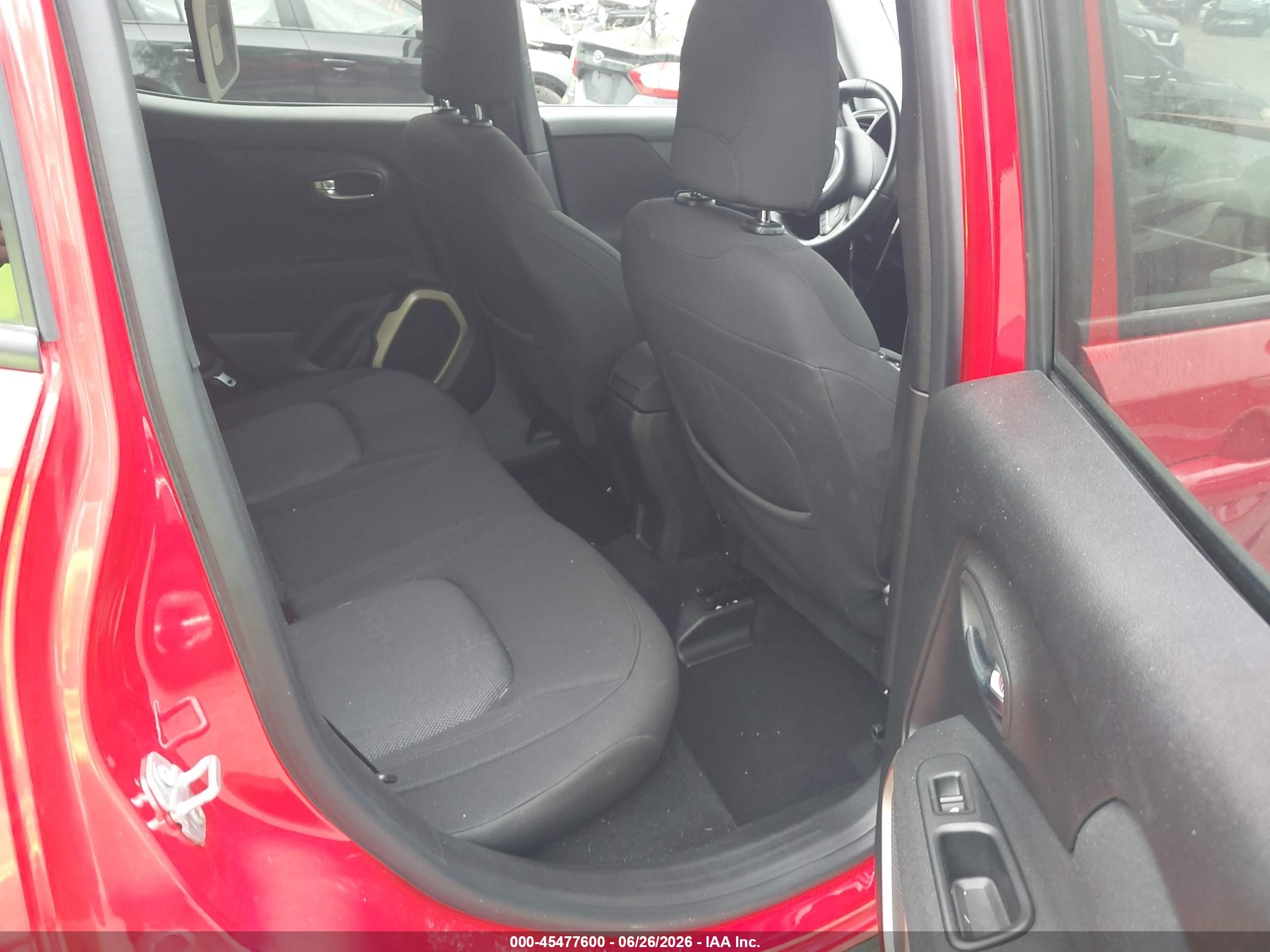 2015 Jeep Renegade Latitude Red vin: ZACCJBBT8FPB41351