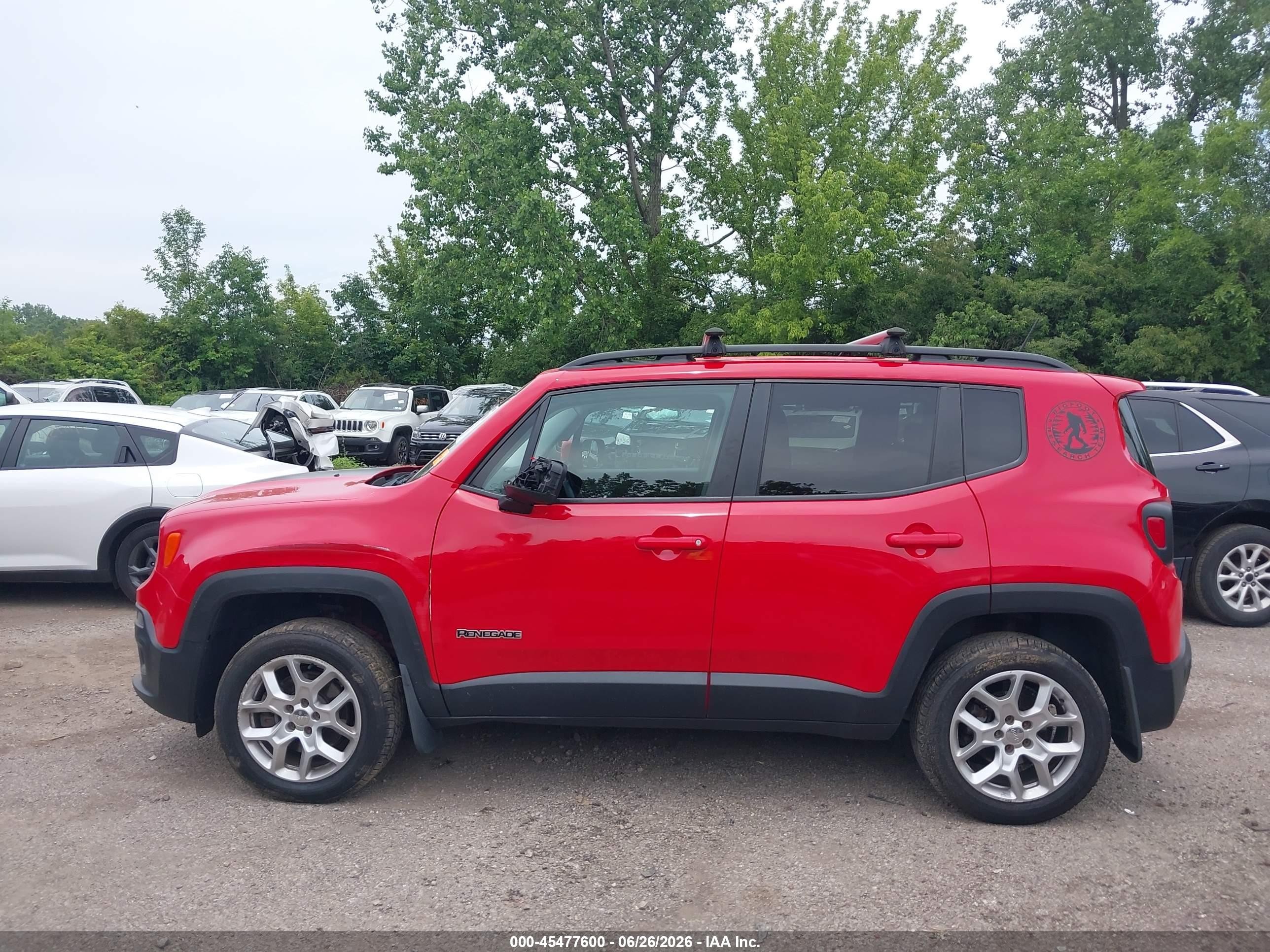 2015 Jeep Renegade Latitude Red vin: ZACCJBBT8FPB41351
