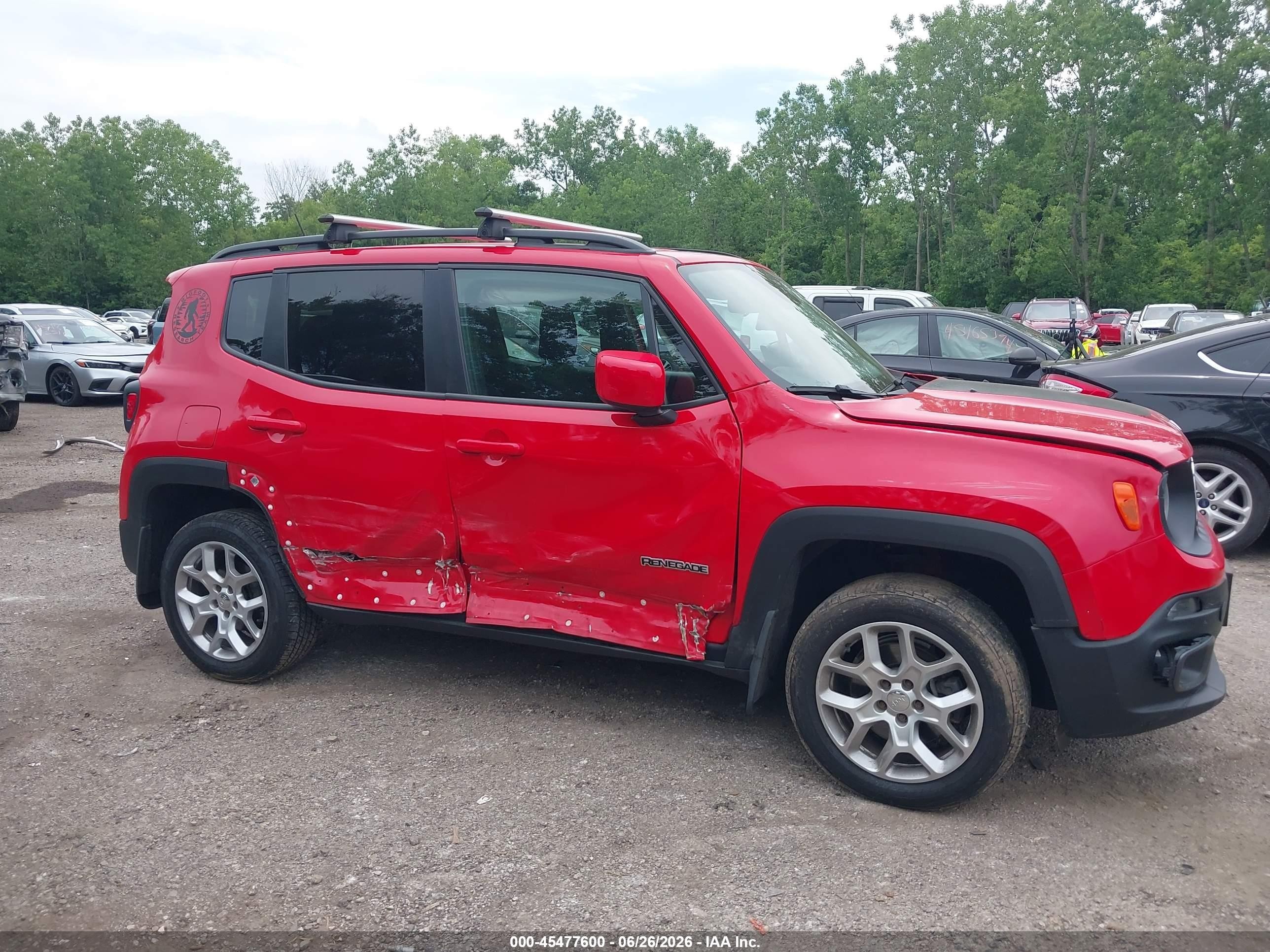 2015 Jeep Renegade Latitude Red vin: ZACCJBBT8FPB41351