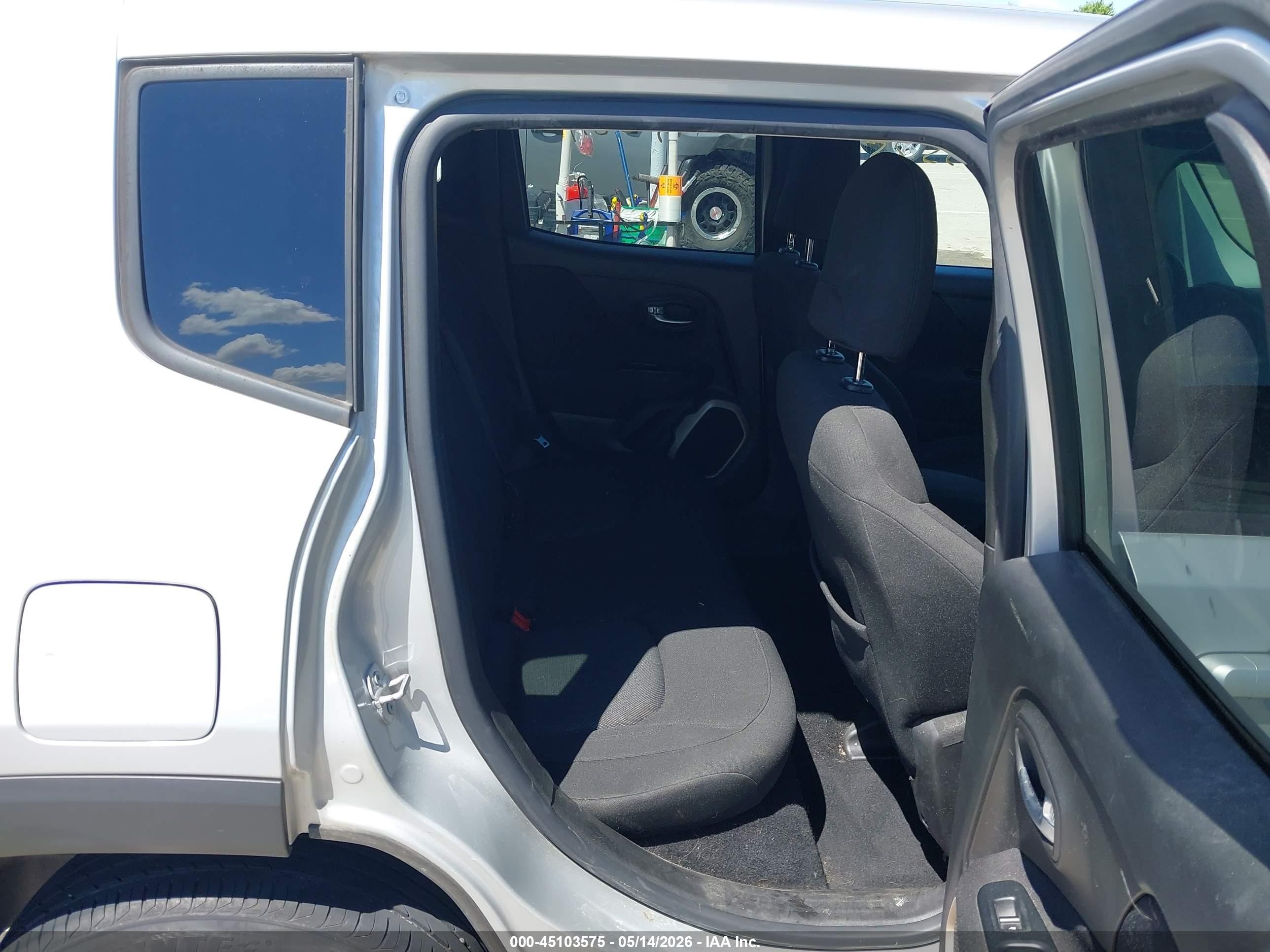 2015 Jeep Renegade Latitude Gray vin: ZACCJBBT8FPB47926