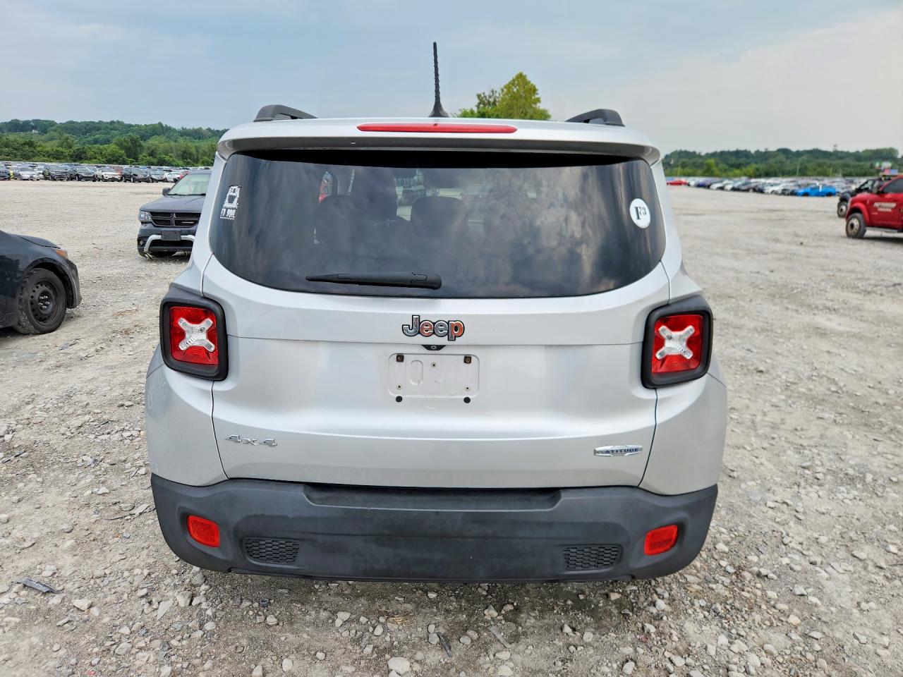 2015 Jeep Renegade Latitude Silver vin: ZACCJBBT8FPC07199