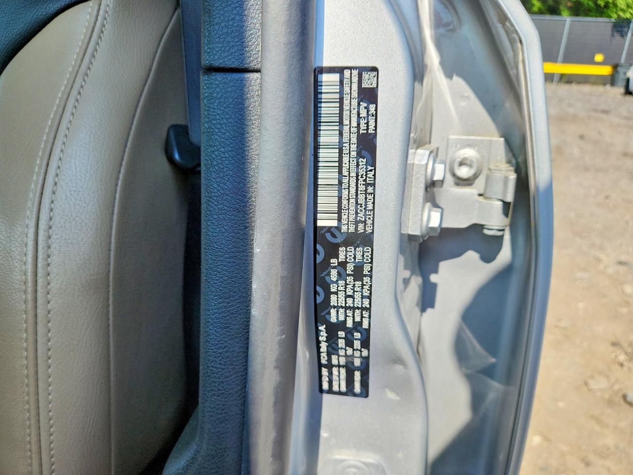 2015 Jeep Renegade Latitude Серебряный vin: ZACCJBBT8FPC35312