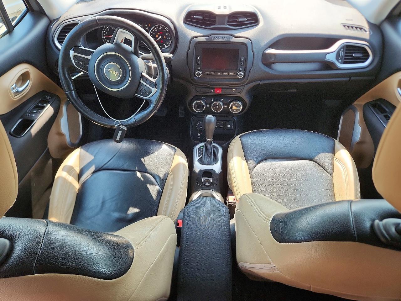 2015 Jeep Renegade Latitude Серебряный vin: ZACCJBBT8FPC35312