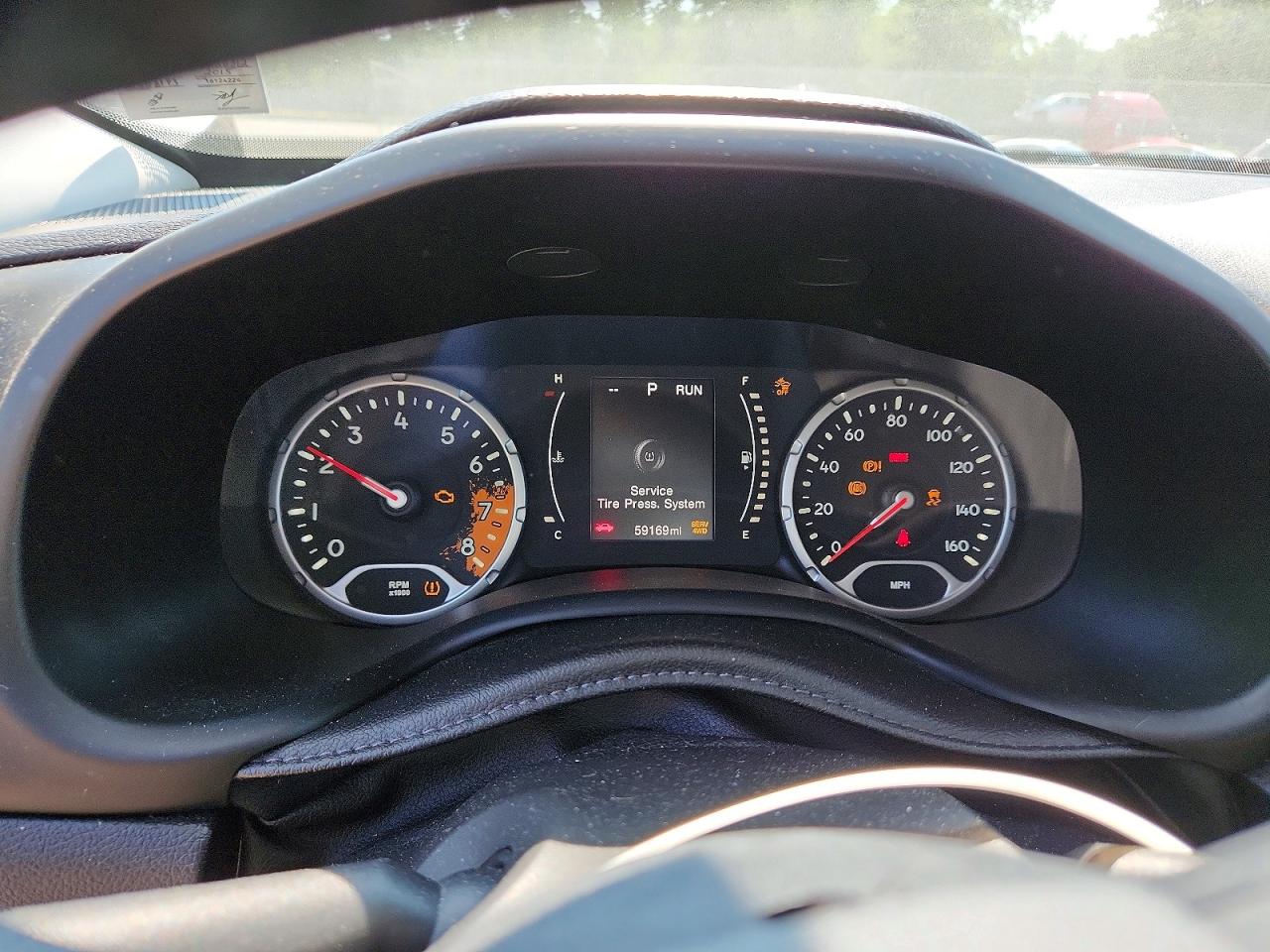 2015 Jeep Renegade Latitude Серебряный vin: ZACCJBBT8FPC35312