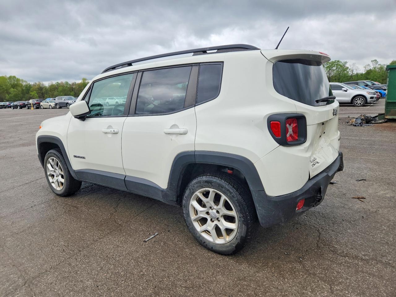 2015 Jeep Renegade Latitude White vin: ZACCJBBT8FPC41921
