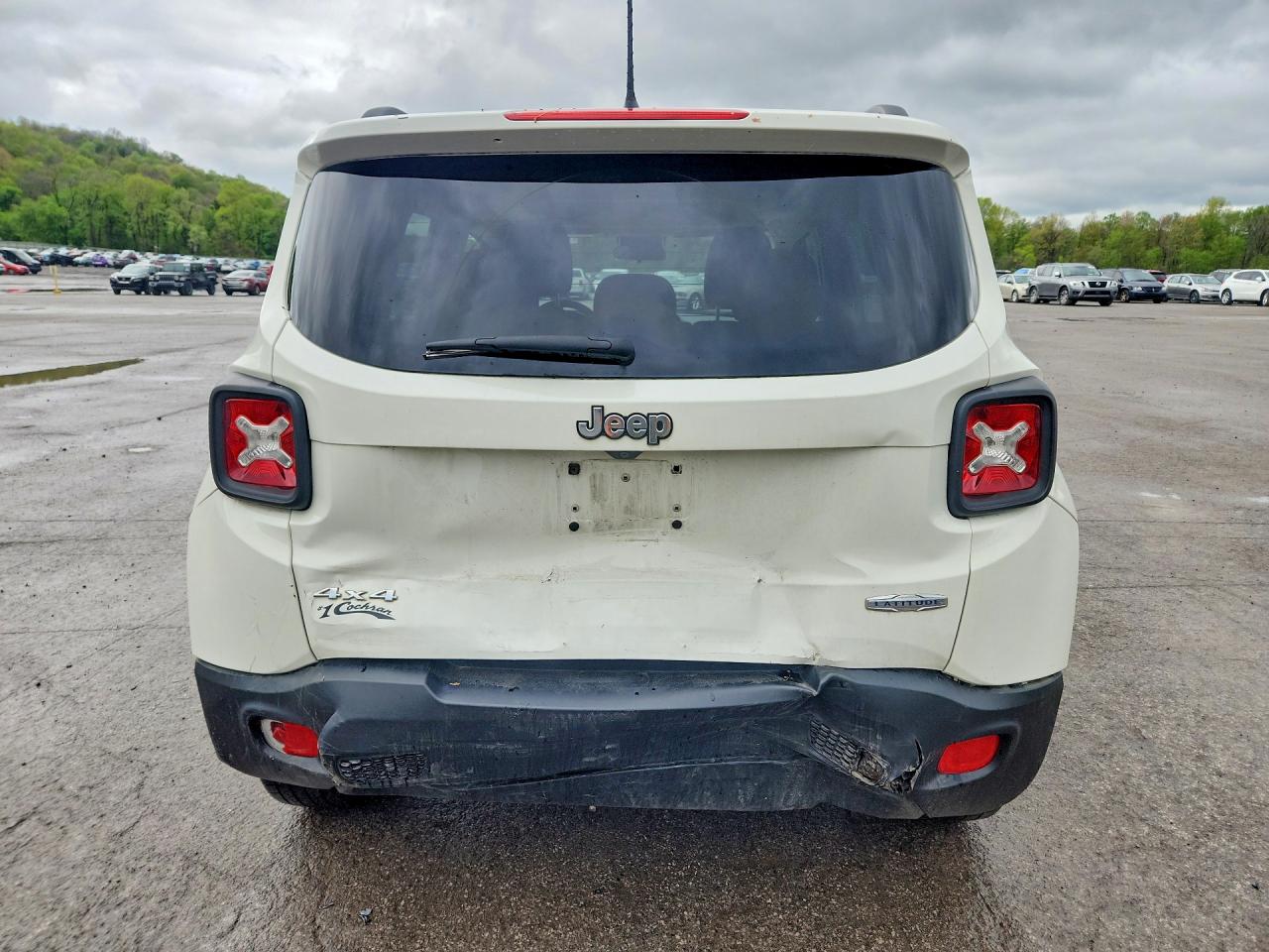 2015 Jeep Renegade Latitude White vin: ZACCJBBT8FPC41921