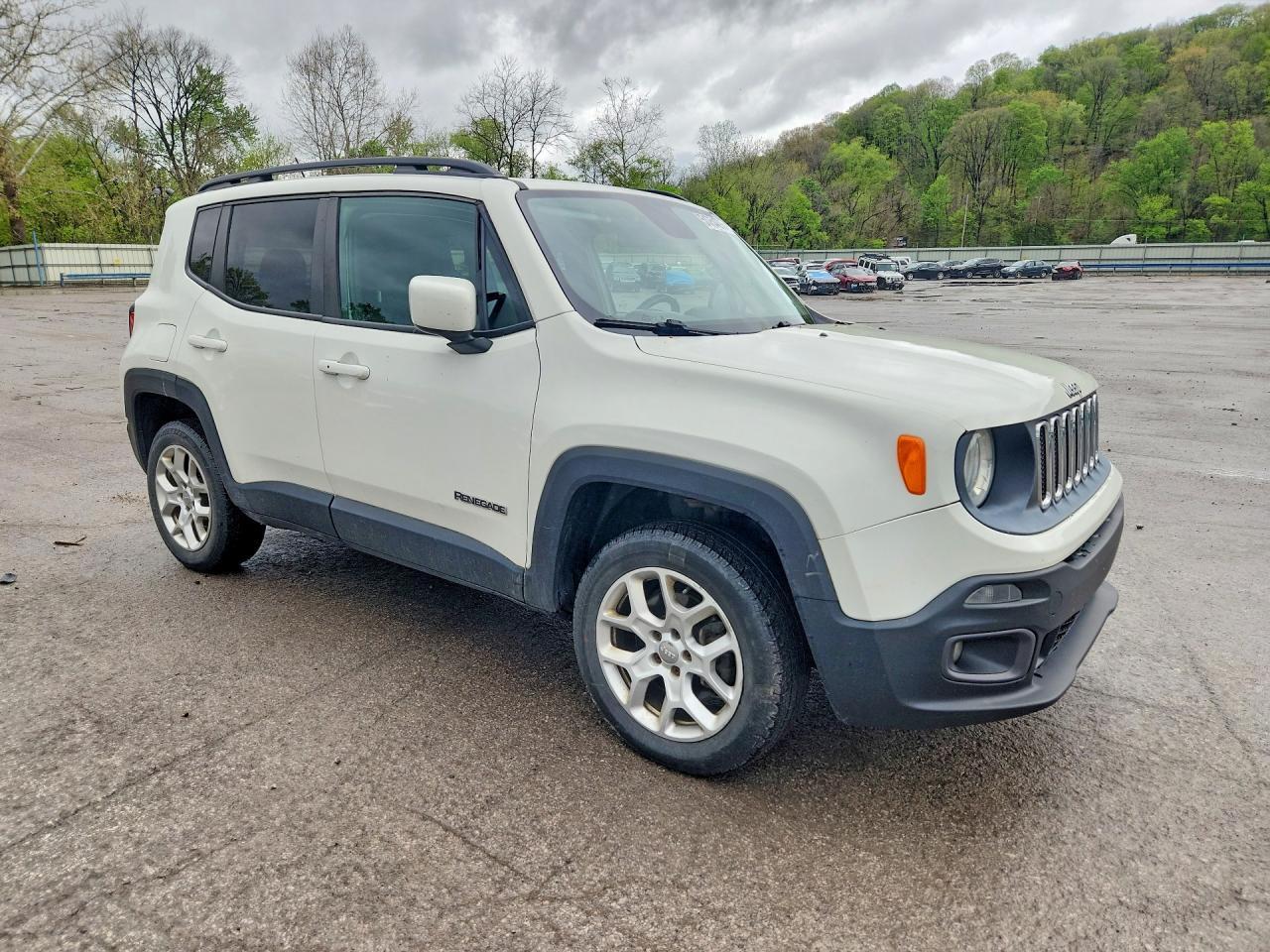2015 Jeep Renegade Latitude White vin: ZACCJBBT8FPC41921