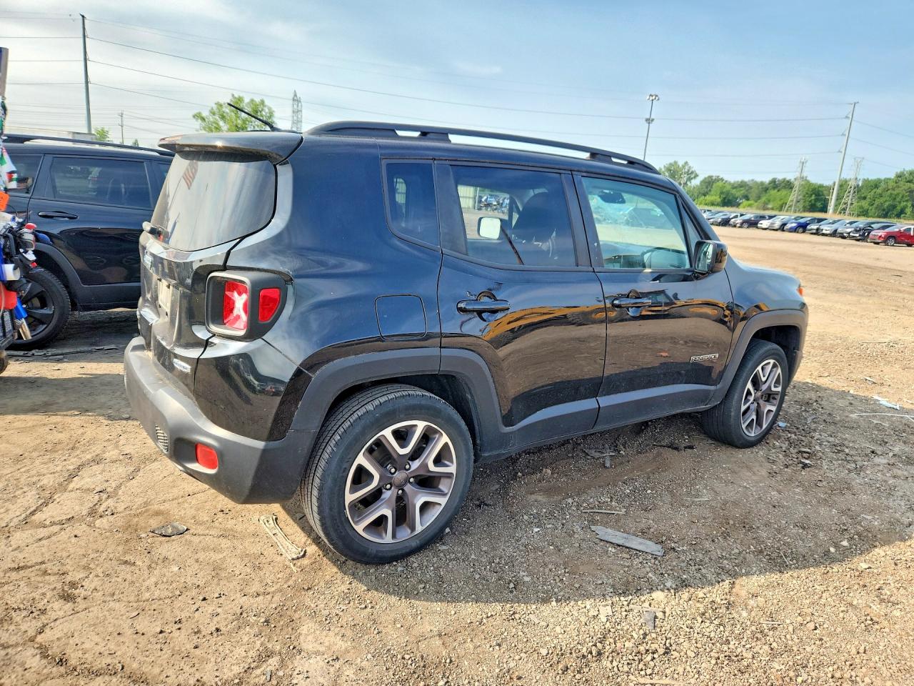 2015 Jeep Renegade Latitude Black vin: ZACCJBBT8FPC45841
