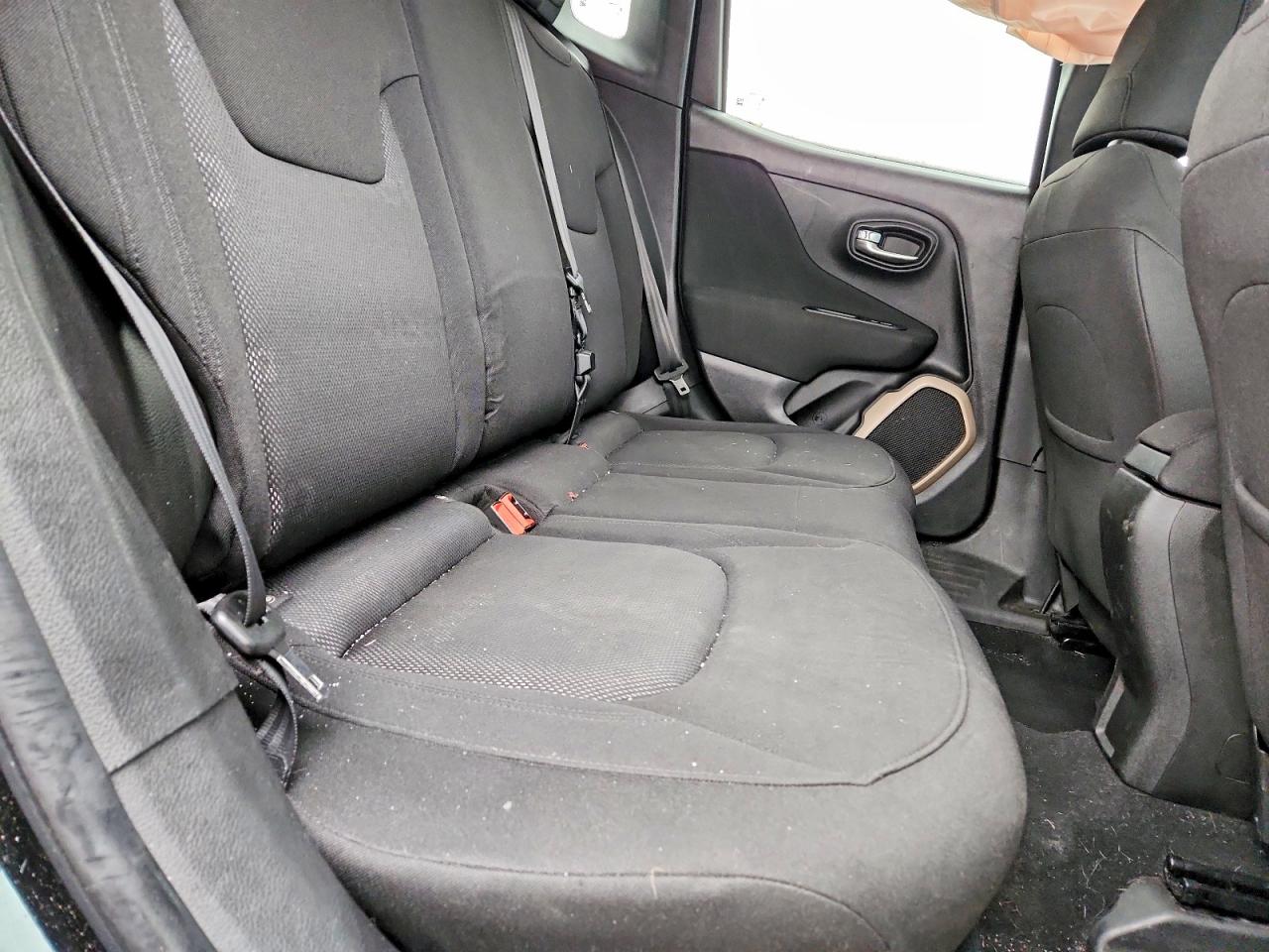 2016 Jeep Renegade Latitude Black vin: ZACCJBBT8GPD31359