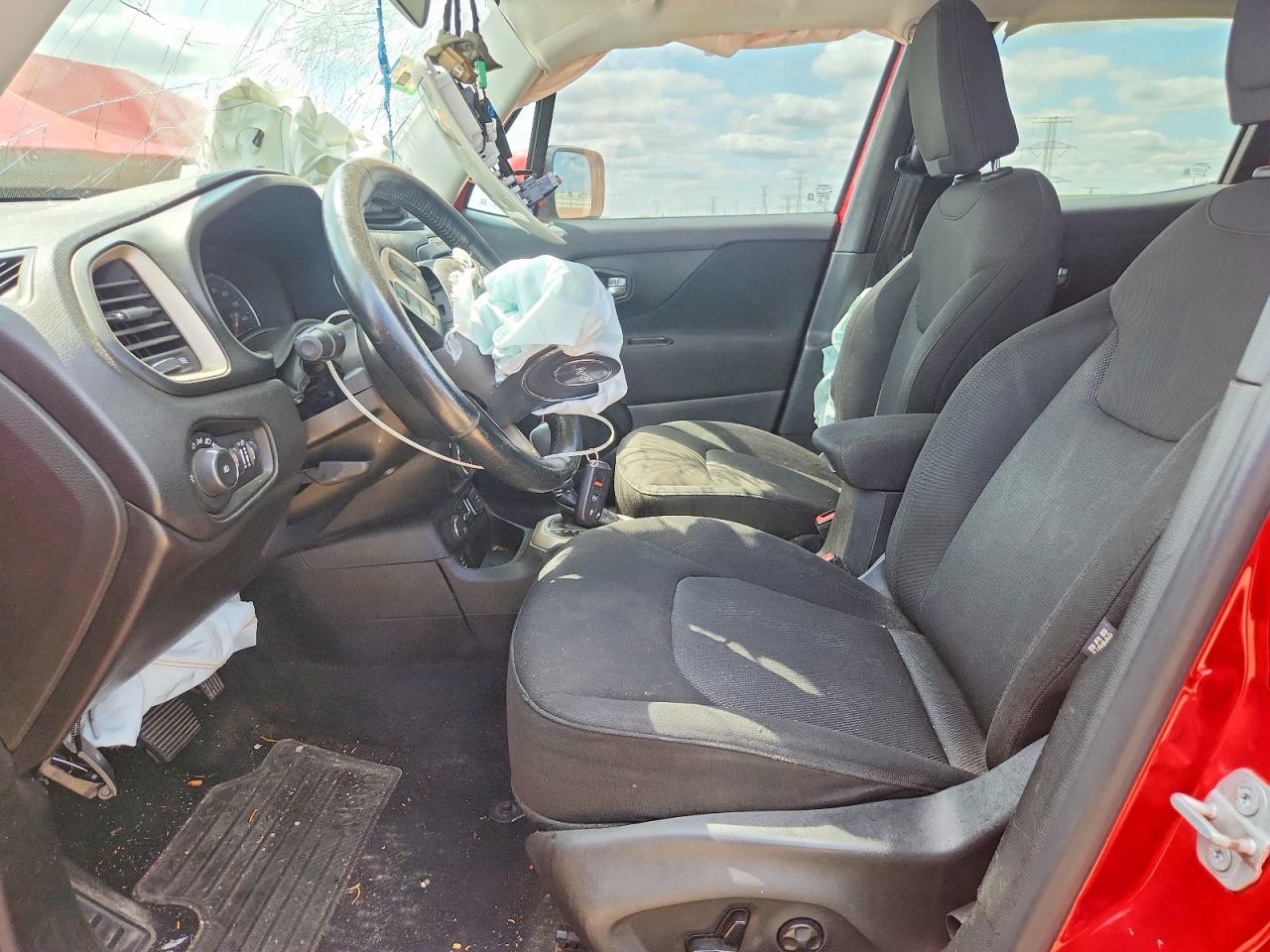 2015 Jeep Renegade Latitude Red vin: ZACCJBBTXFPB29475