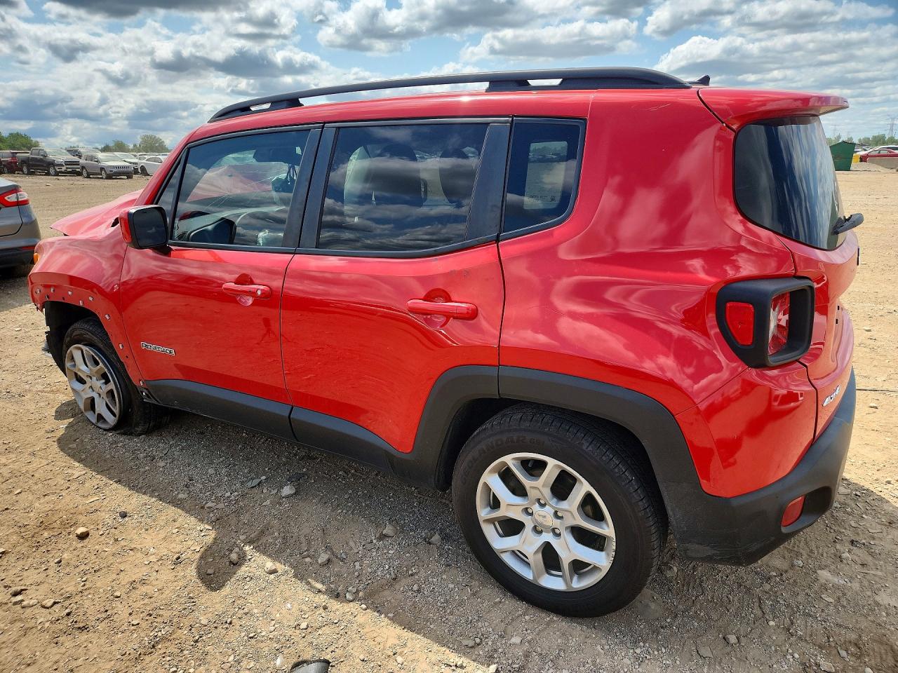 2015 Jeep Renegade Latitude Red vin: ZACCJBBTXFPB29475