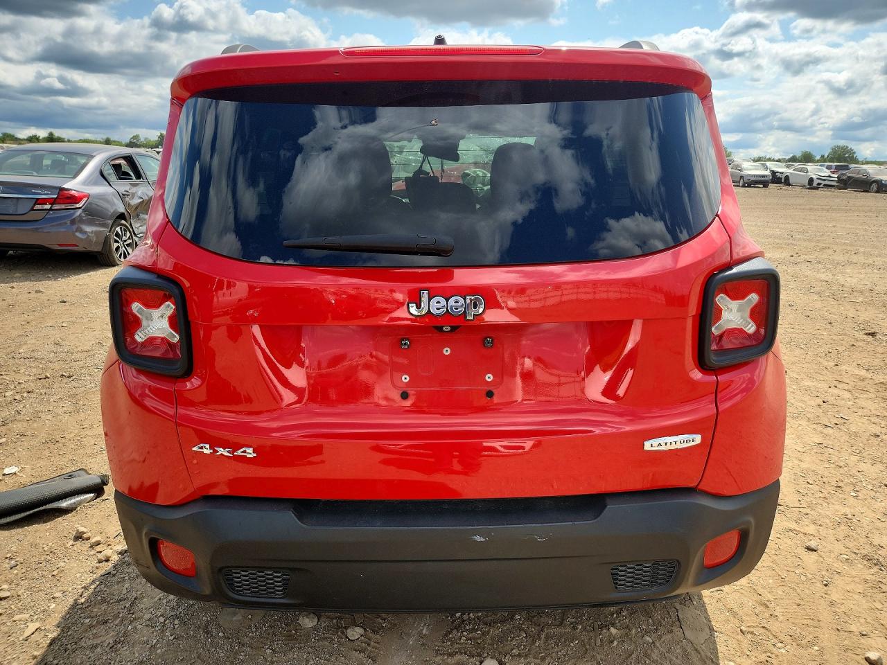 2015 Jeep Renegade Latitude Red vin: ZACCJBBTXFPB29475