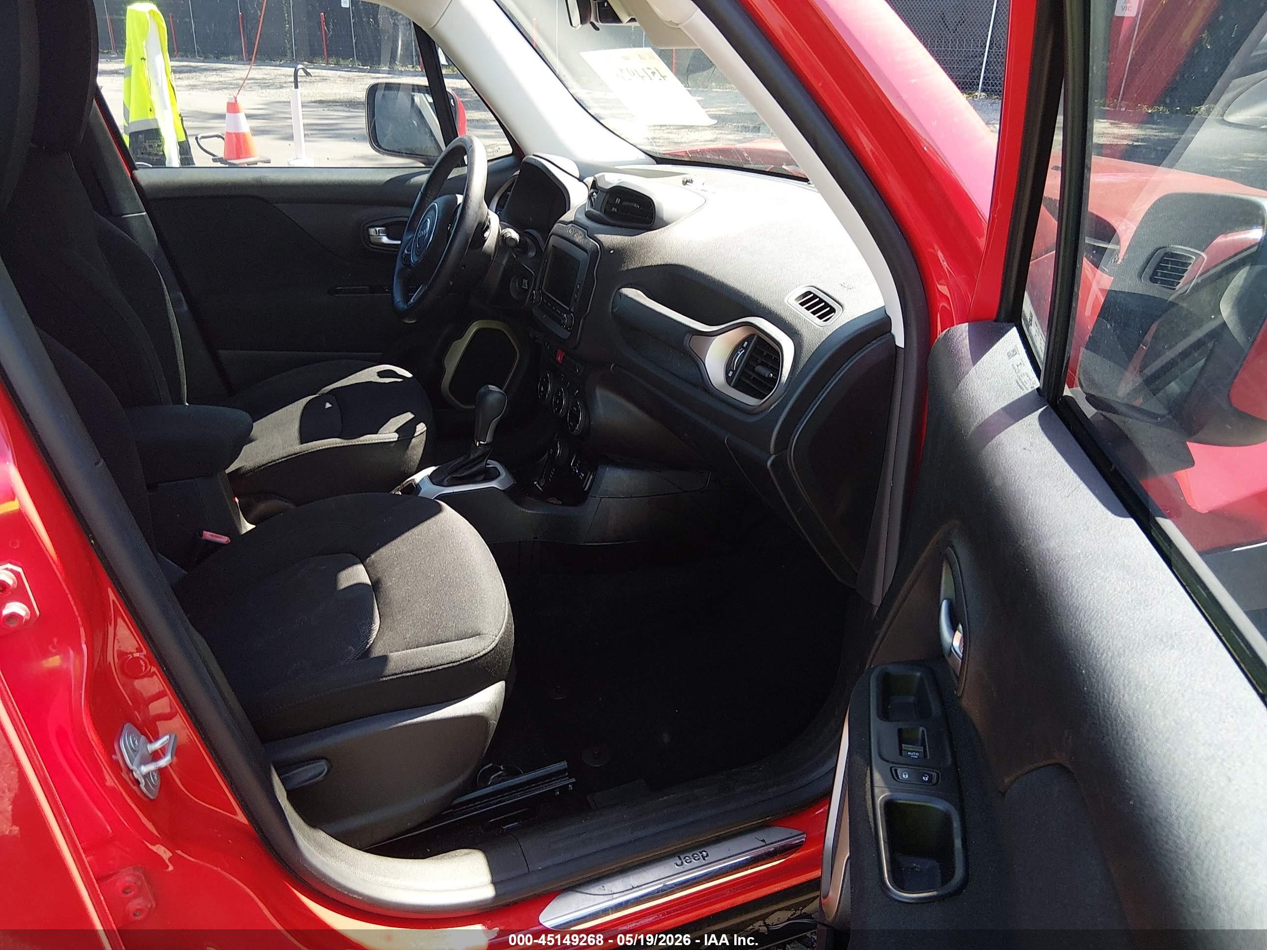 2015 Jeep Renegade Latitude Red vin: ZACCJBBTXFPB29847