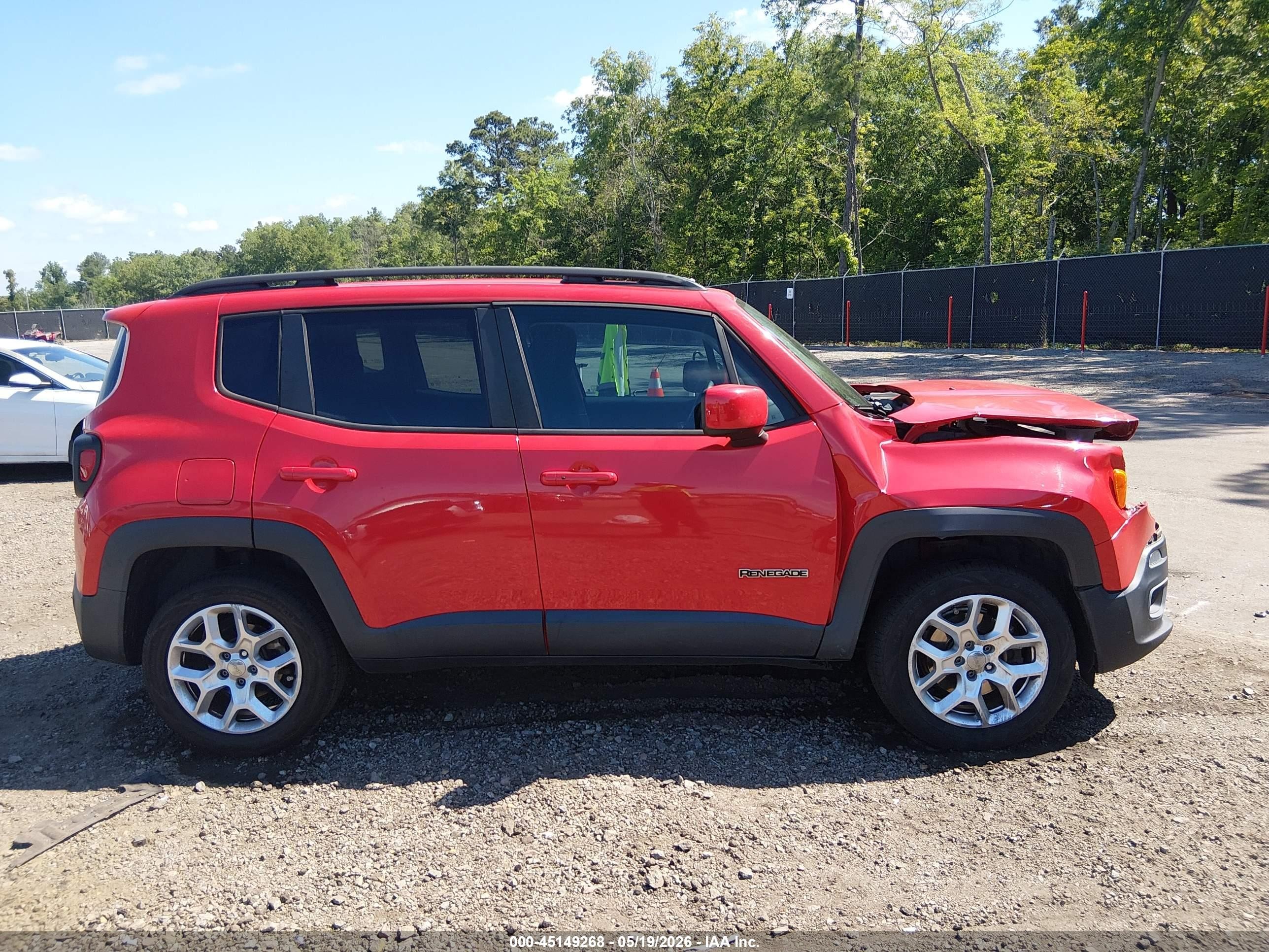 2015 Jeep Renegade Latitude Red vin: ZACCJBBTXFPB29847