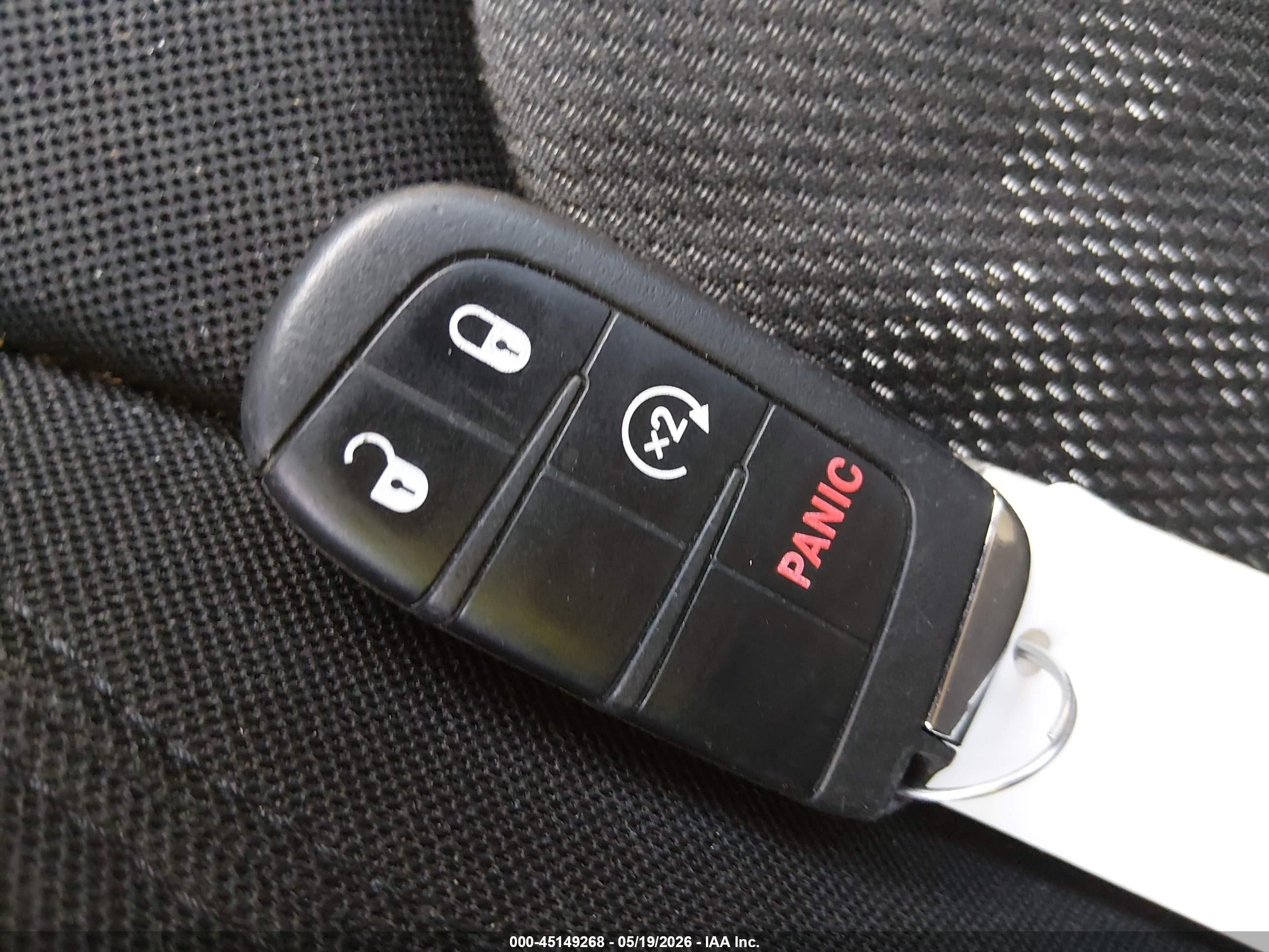 2015 Jeep Renegade Latitude Red vin: ZACCJBBTXFPB29847