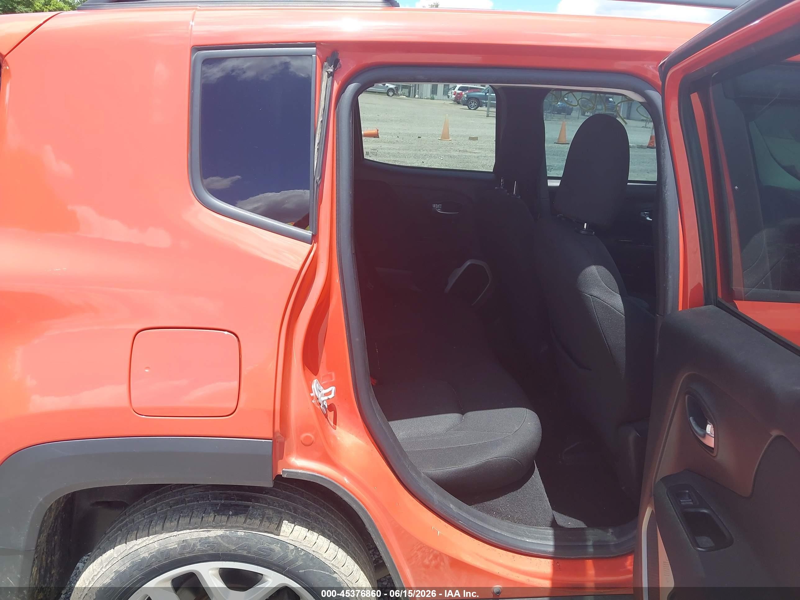 2015 Jeep Renegade Latitude Orange vin: ZACCJBBTXFPB41660