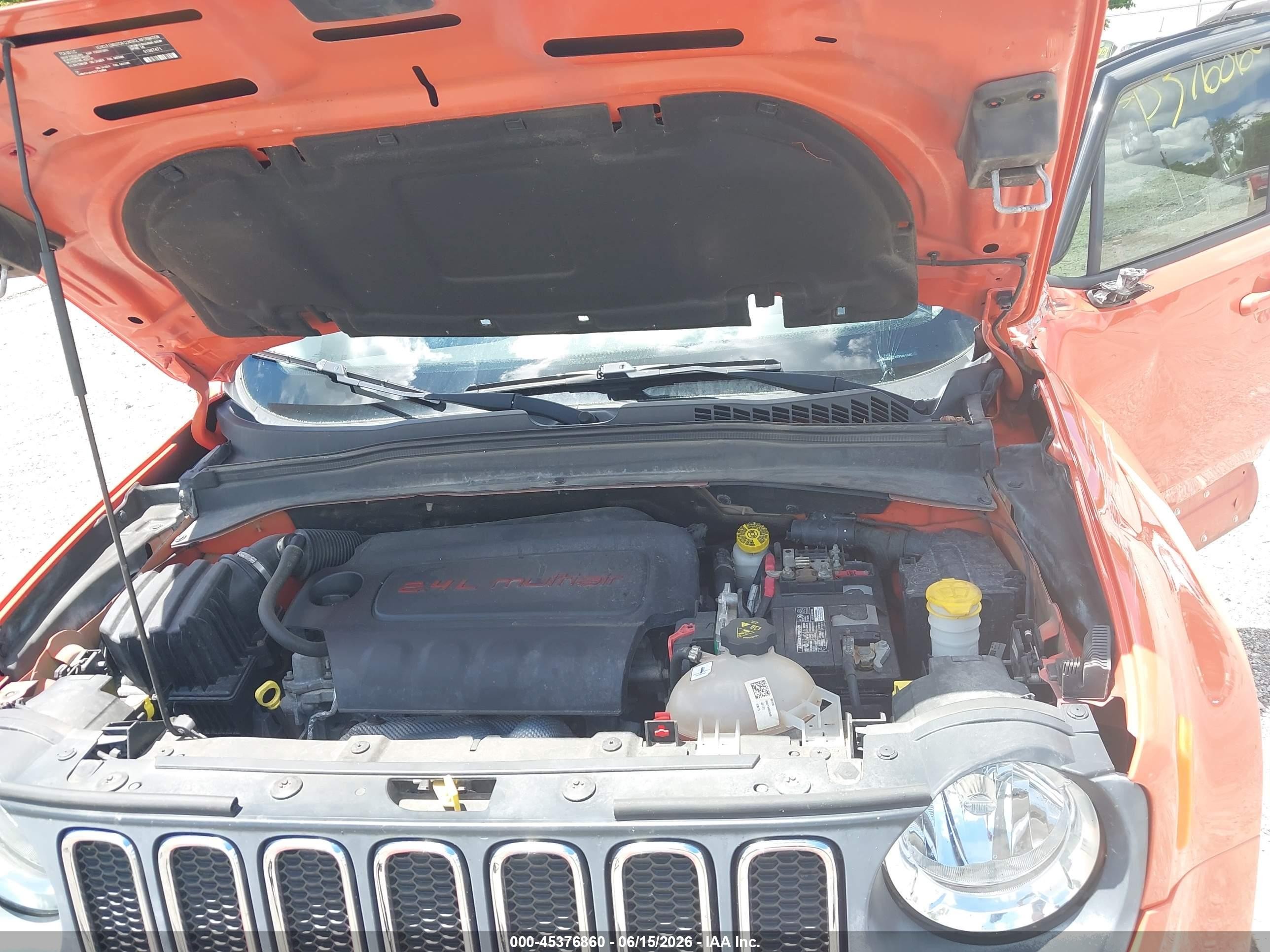 2015 Jeep Renegade Latitude Orange vin: ZACCJBBTXFPB41660