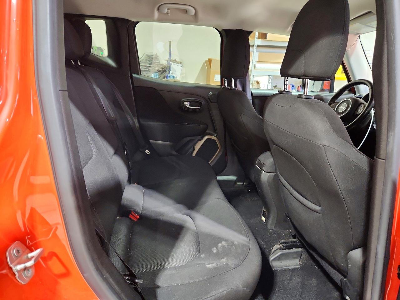 2015 Jeep Renegade Latitude Orange vin: ZACCJBBTXFPC05065