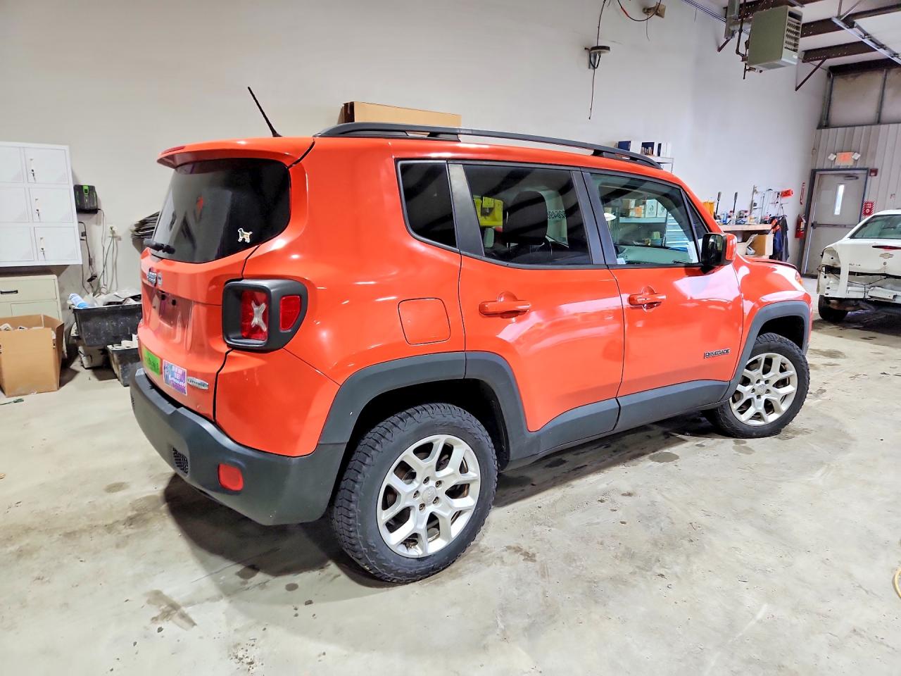 2015 Jeep Renegade Latitude Orange vin: ZACCJBBTXFPC05065