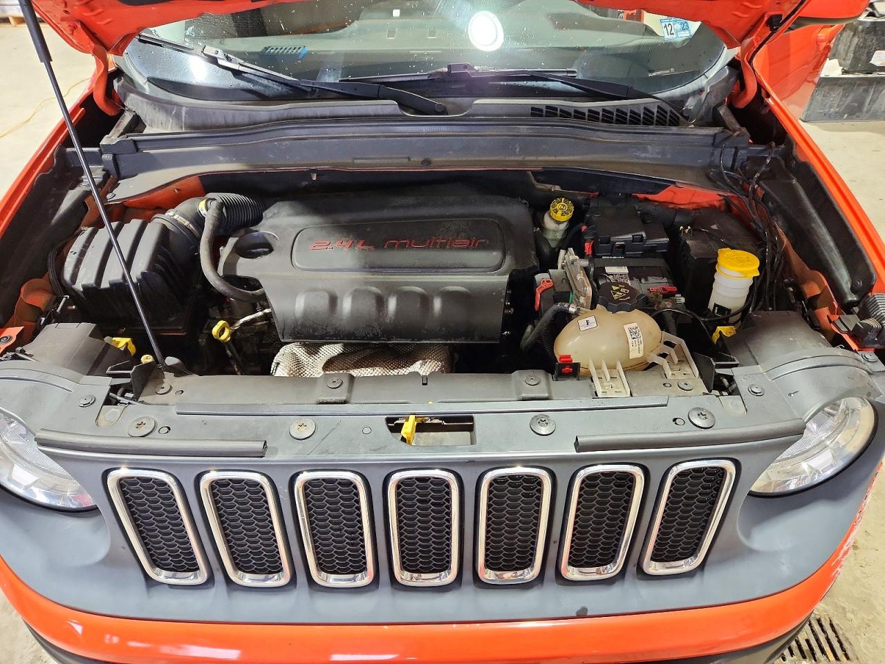 2015 Jeep Renegade Latitude Orange vin: ZACCJBBTXFPC05065