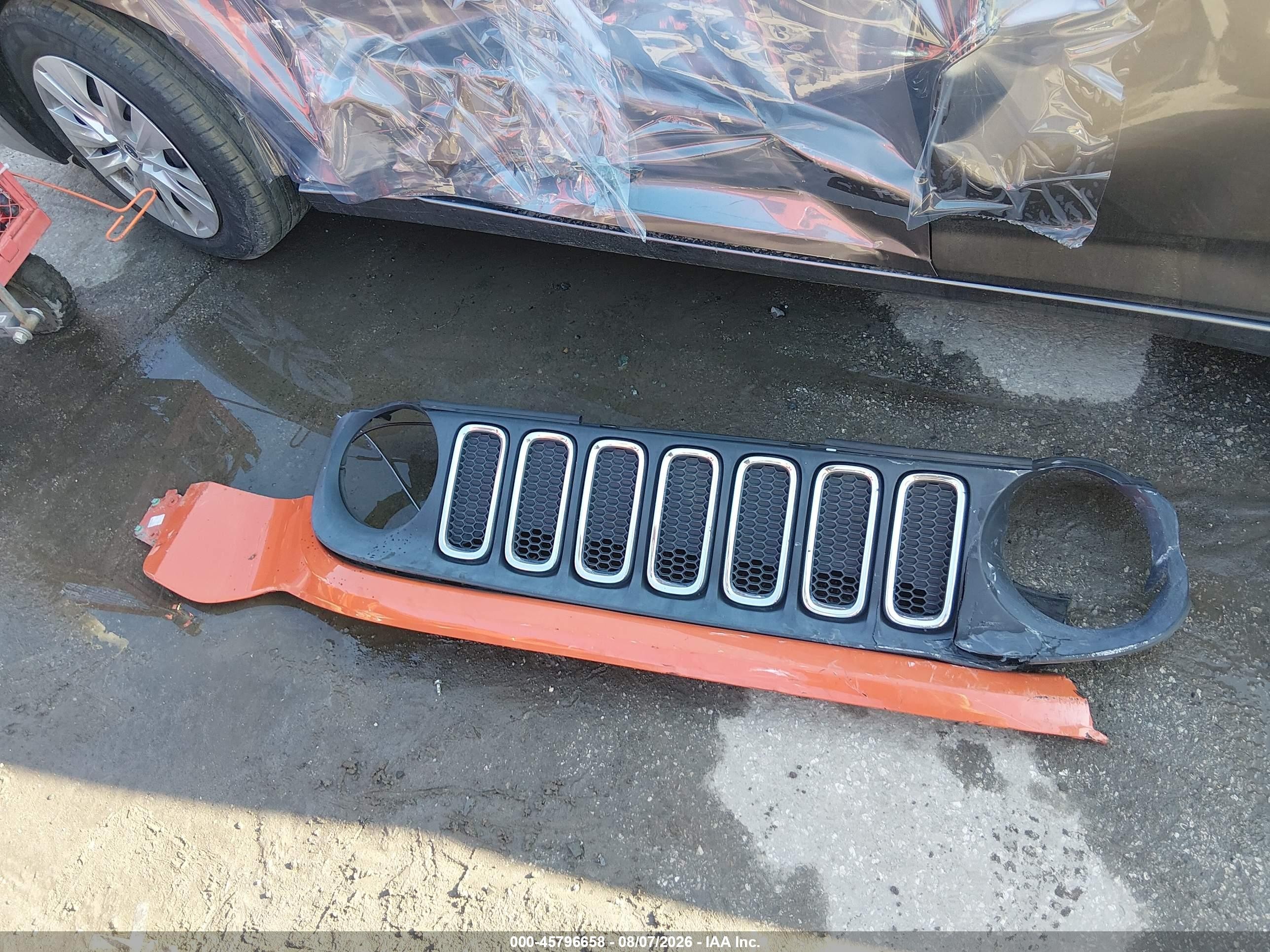2015 Jeep Renegade Latitude Orange vin: ZACCJBBTXFPC35327