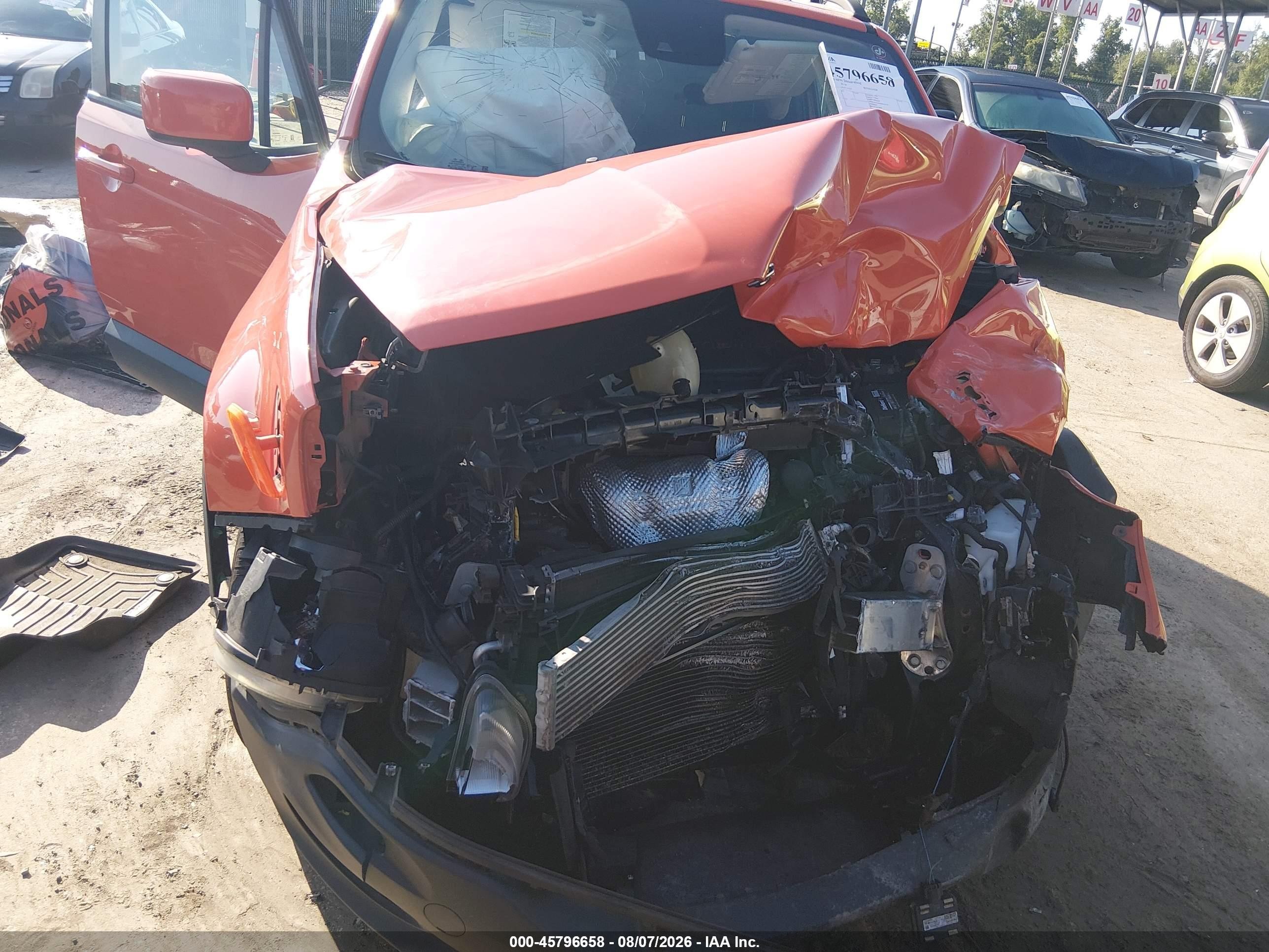 2015 Jeep Renegade Latitude Orange vin: ZACCJBBTXFPC35327