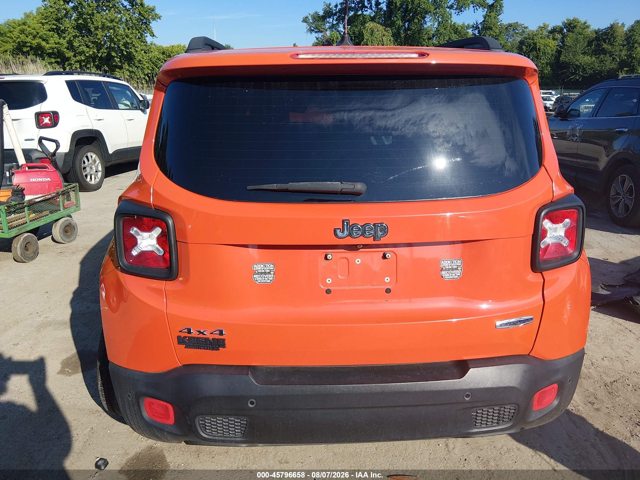 2015 Jeep Renegade Latitude Orange vin: ZACCJBBTXFPC35327