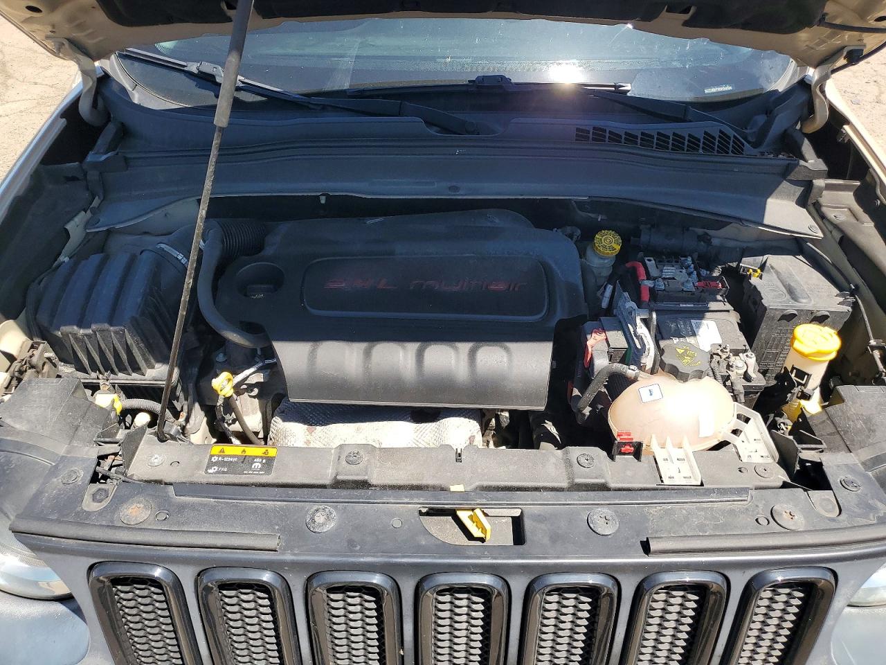 2016 Jeep Renegade Latitude Tan vin: ZACCJBBTXGPD49104
