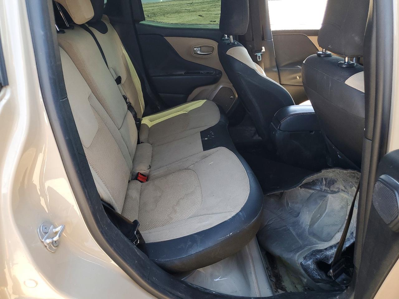 2016 Jeep Renegade Latitude Tan vin: ZACCJBBTXGPD49104