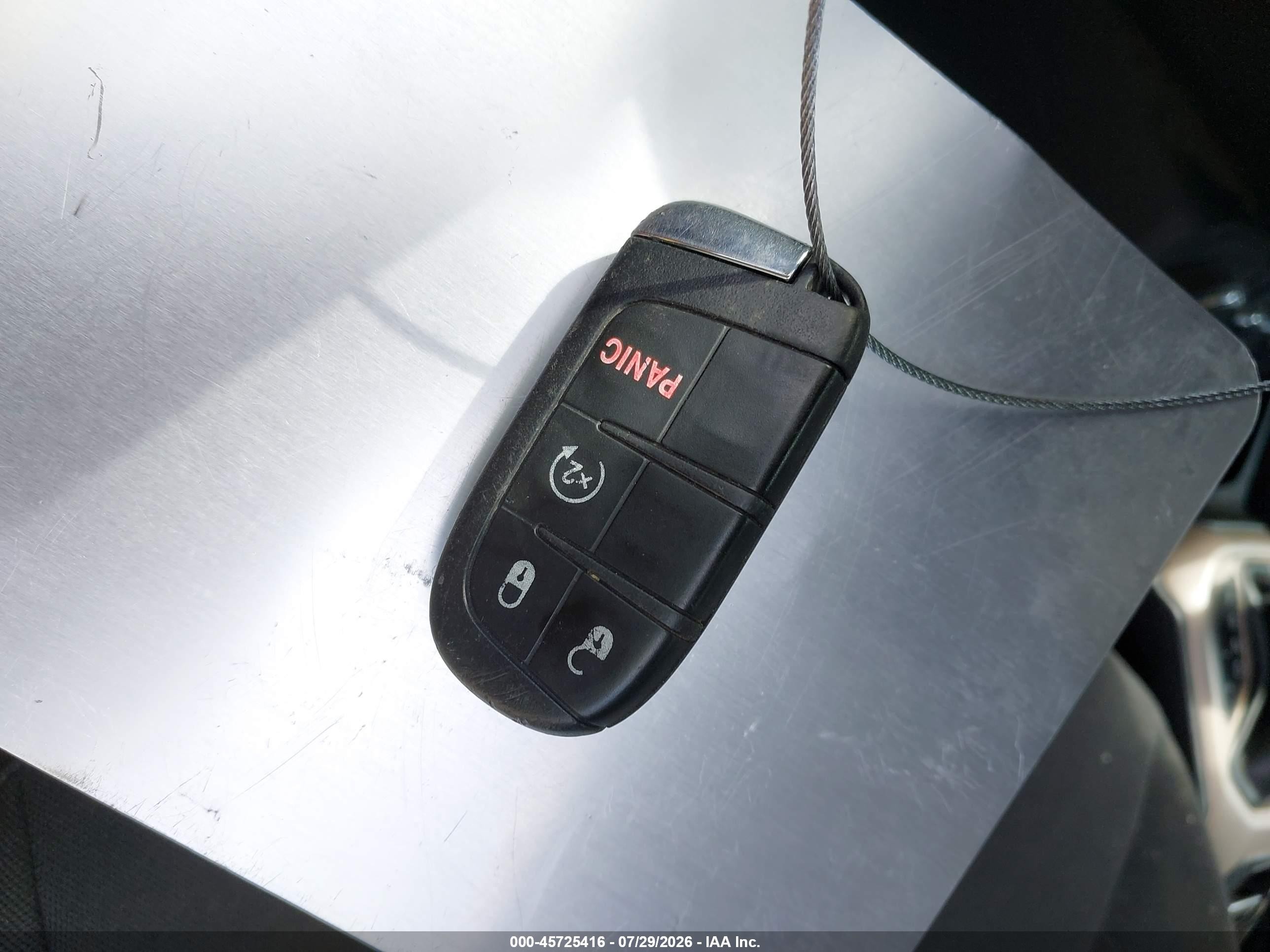 2016 Jeep Renegade Latitude Red vin: ZACCJBBTXGPD59177