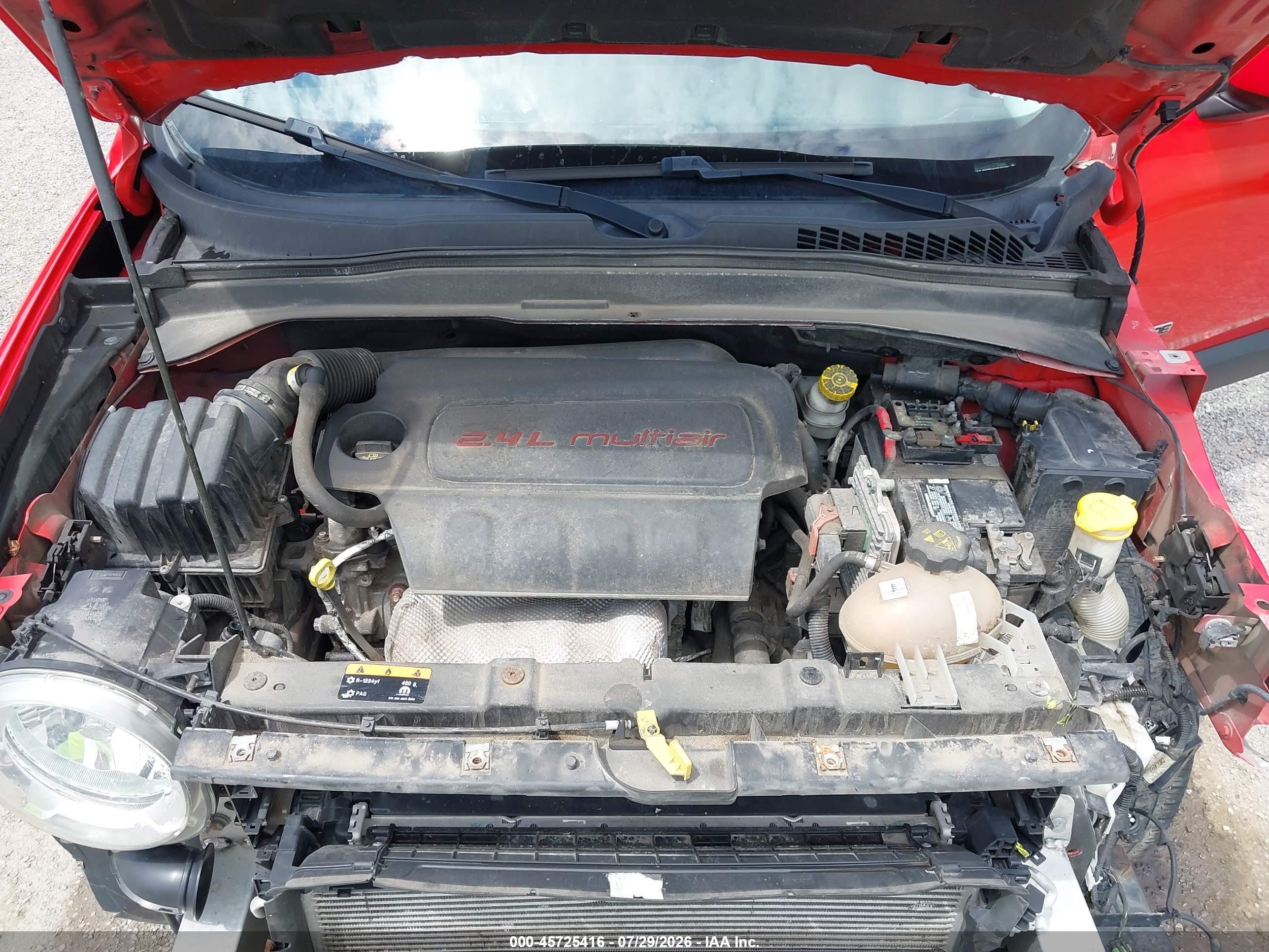 2016 Jeep Renegade Latitude Red vin: ZACCJBBTXGPD59177