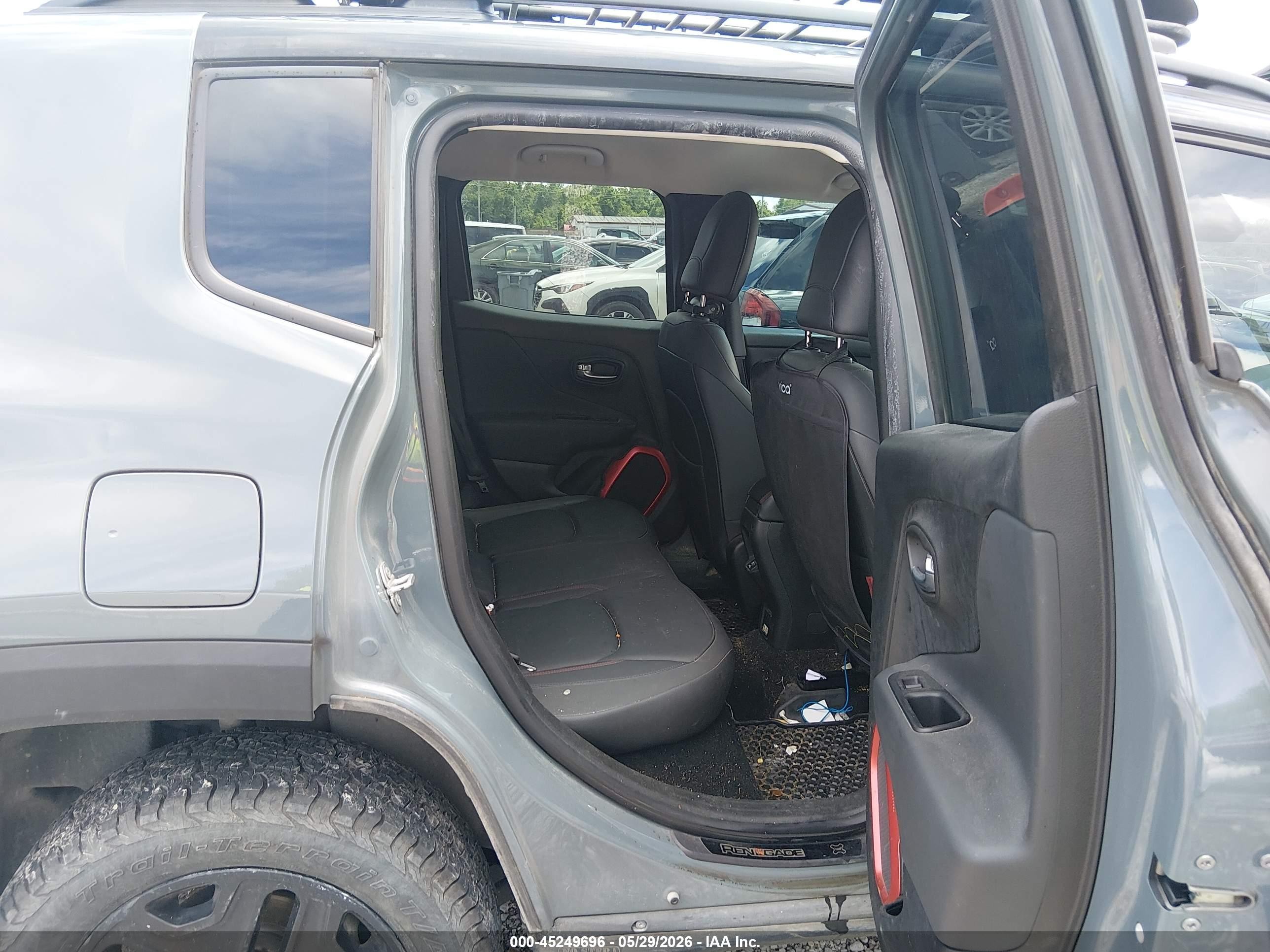 2018 Jeep Renegade Trailhawk 4x4 Gray vin: ZACCJBCB6JPH58309