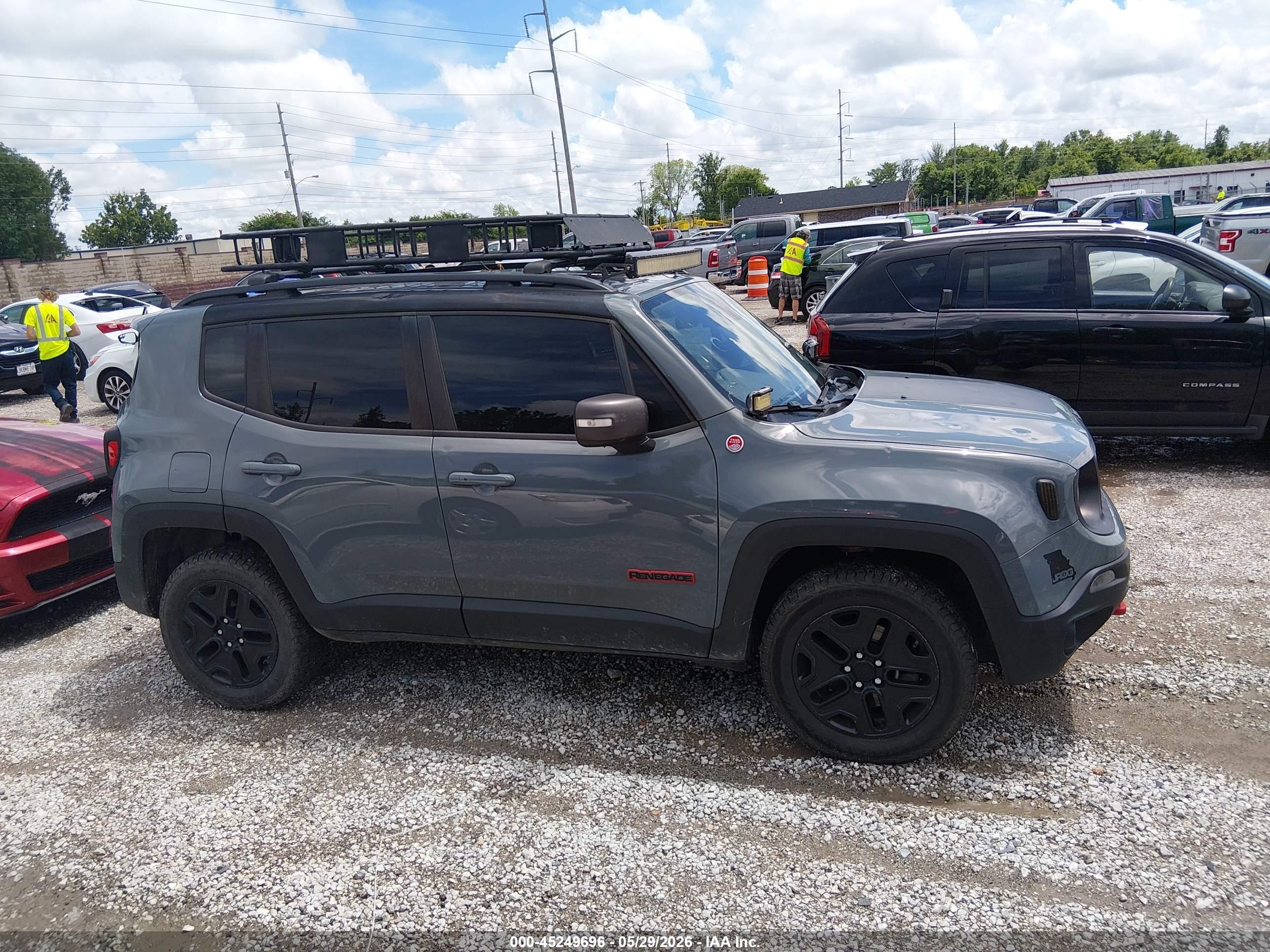 2018 Jeep Renegade Trailhawk 4x4 Gray vin: ZACCJBCB6JPH58309