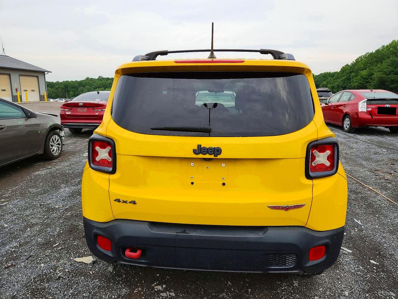 2015 Jeep Renegade Trailhawk Желтый vin: ZACCJBCT0FPB54147