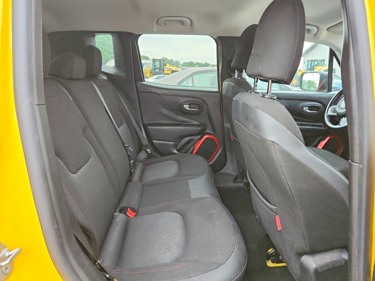 2015 Jeep Renegade Trailhawk Желтый vin: ZACCJBCT0FPB54147