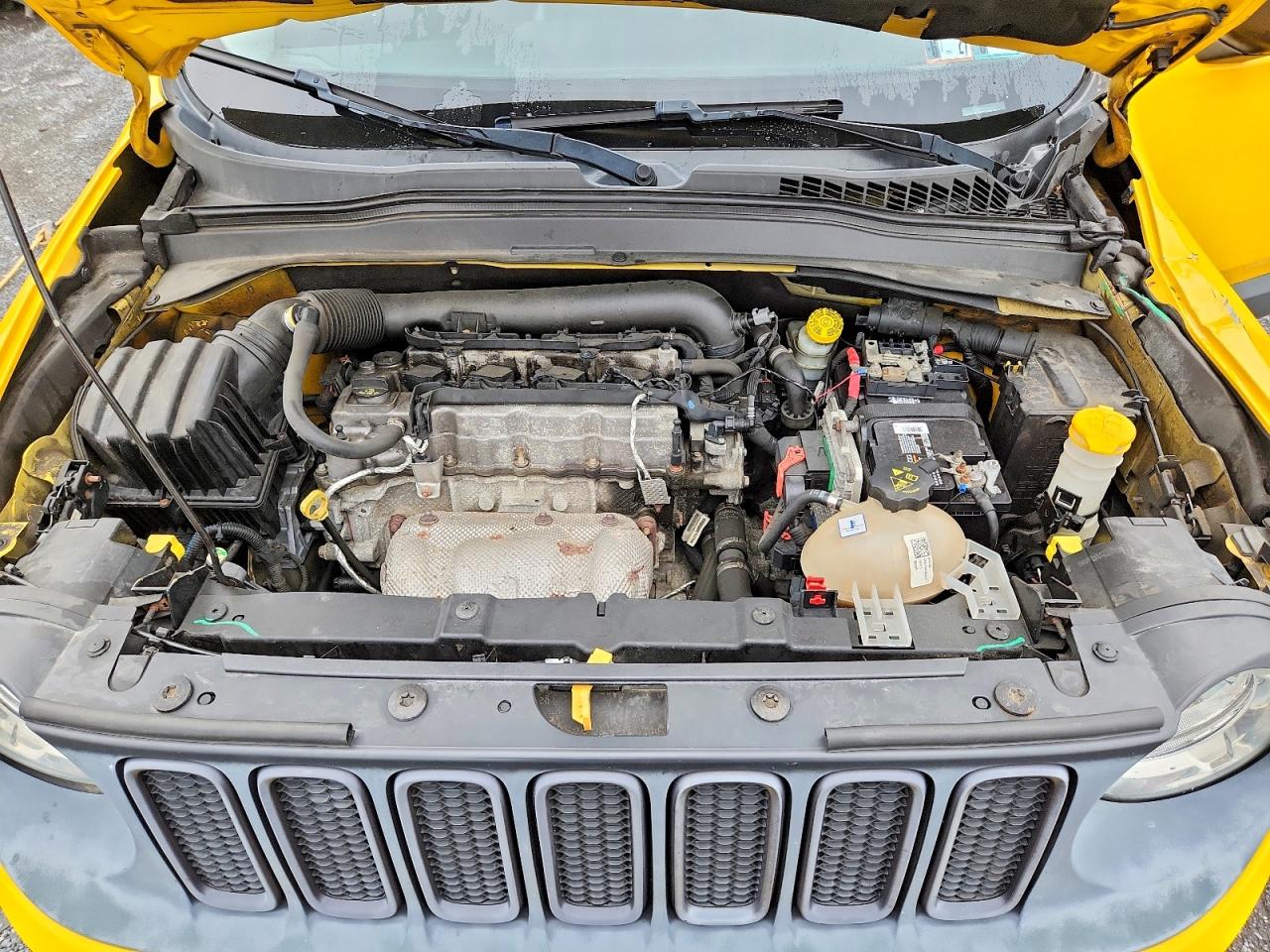2015 Jeep Renegade Trailhawk Желтый vin: ZACCJBCT0FPB54147