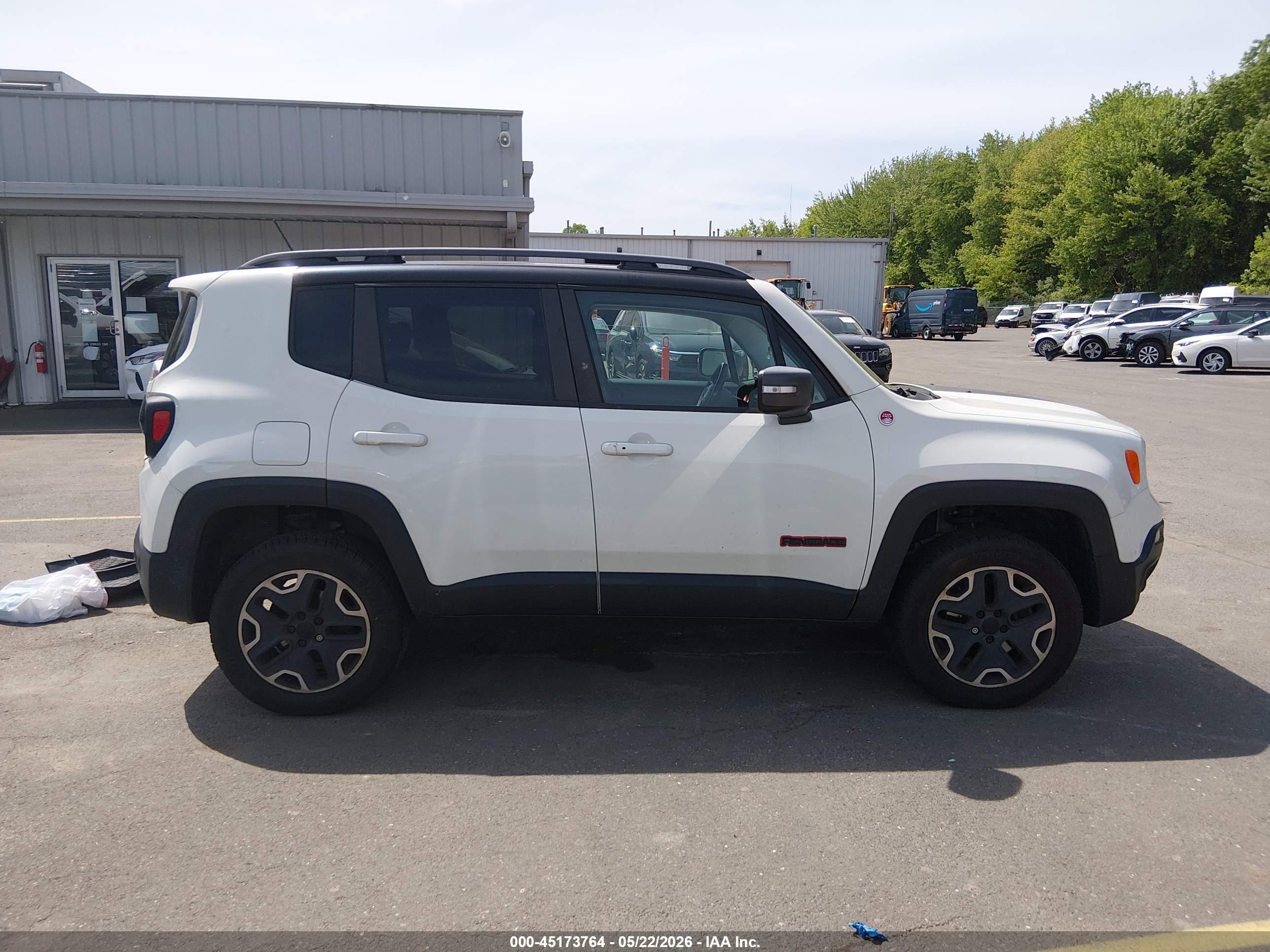 2015 Jeep Renegade Trailhawk White vin: ZACCJBCT0FPB55054