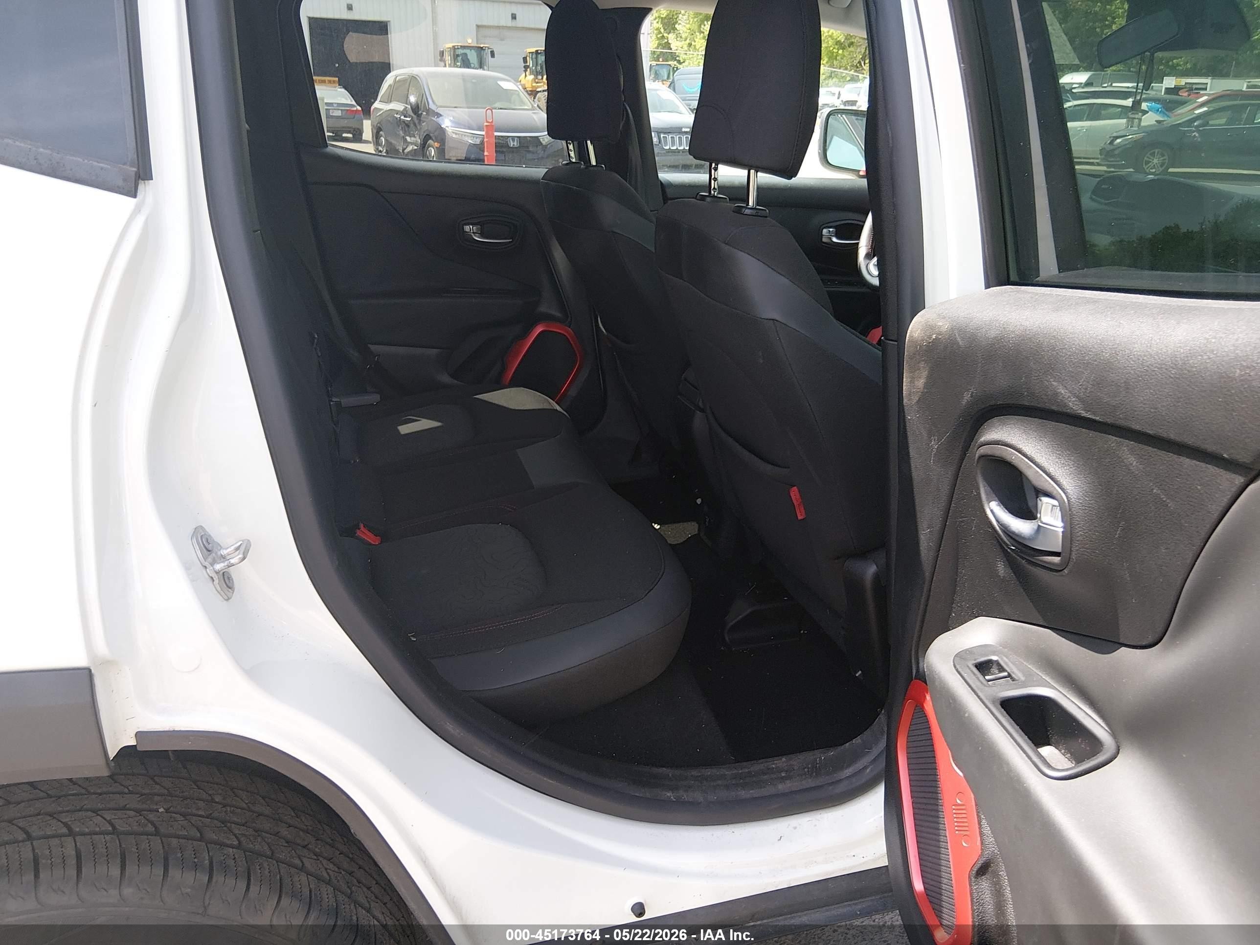 2015 Jeep Renegade Trailhawk White vin: ZACCJBCT0FPB55054