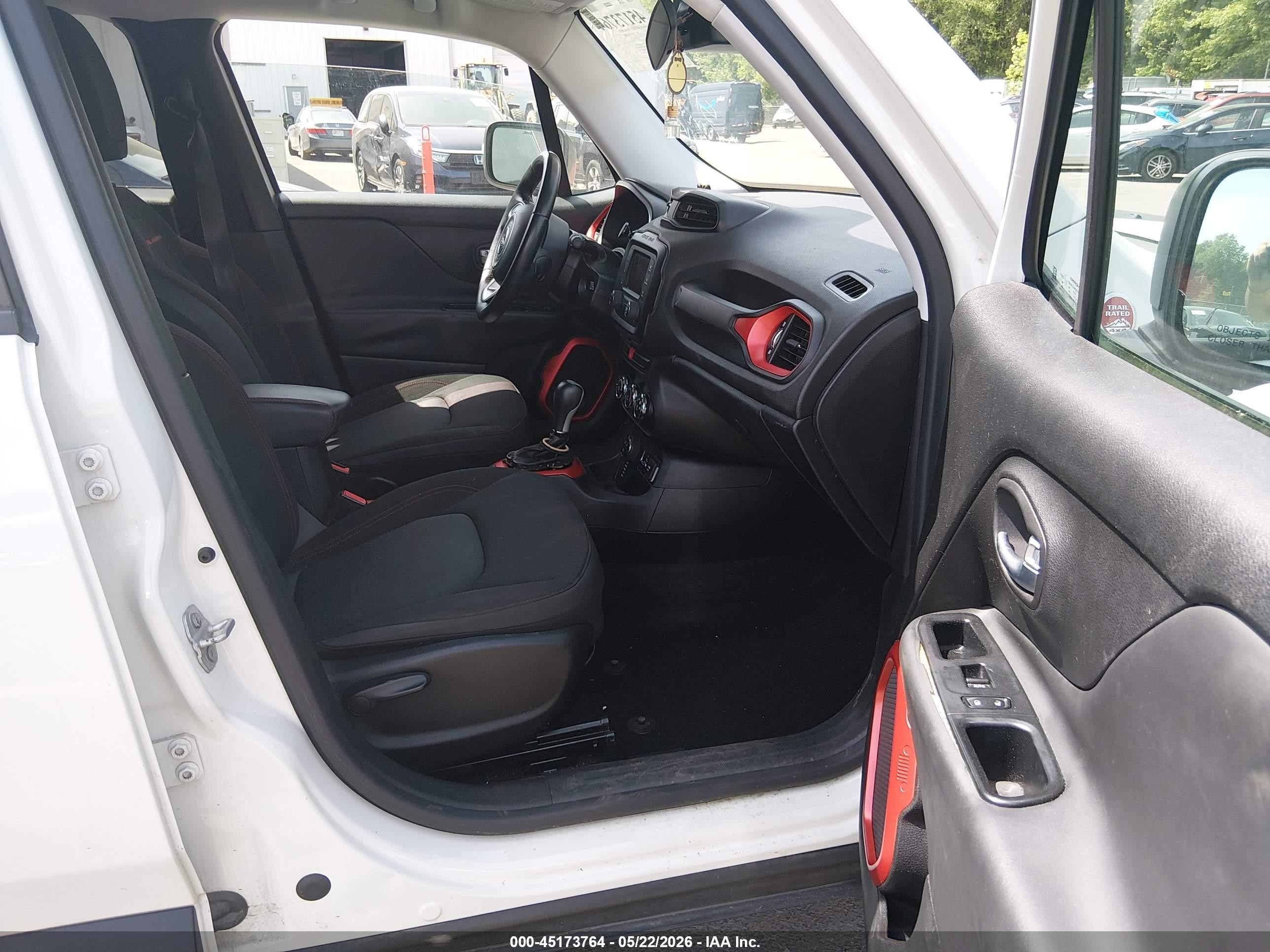2015 Jeep Renegade Trailhawk White vin: ZACCJBCT0FPB55054