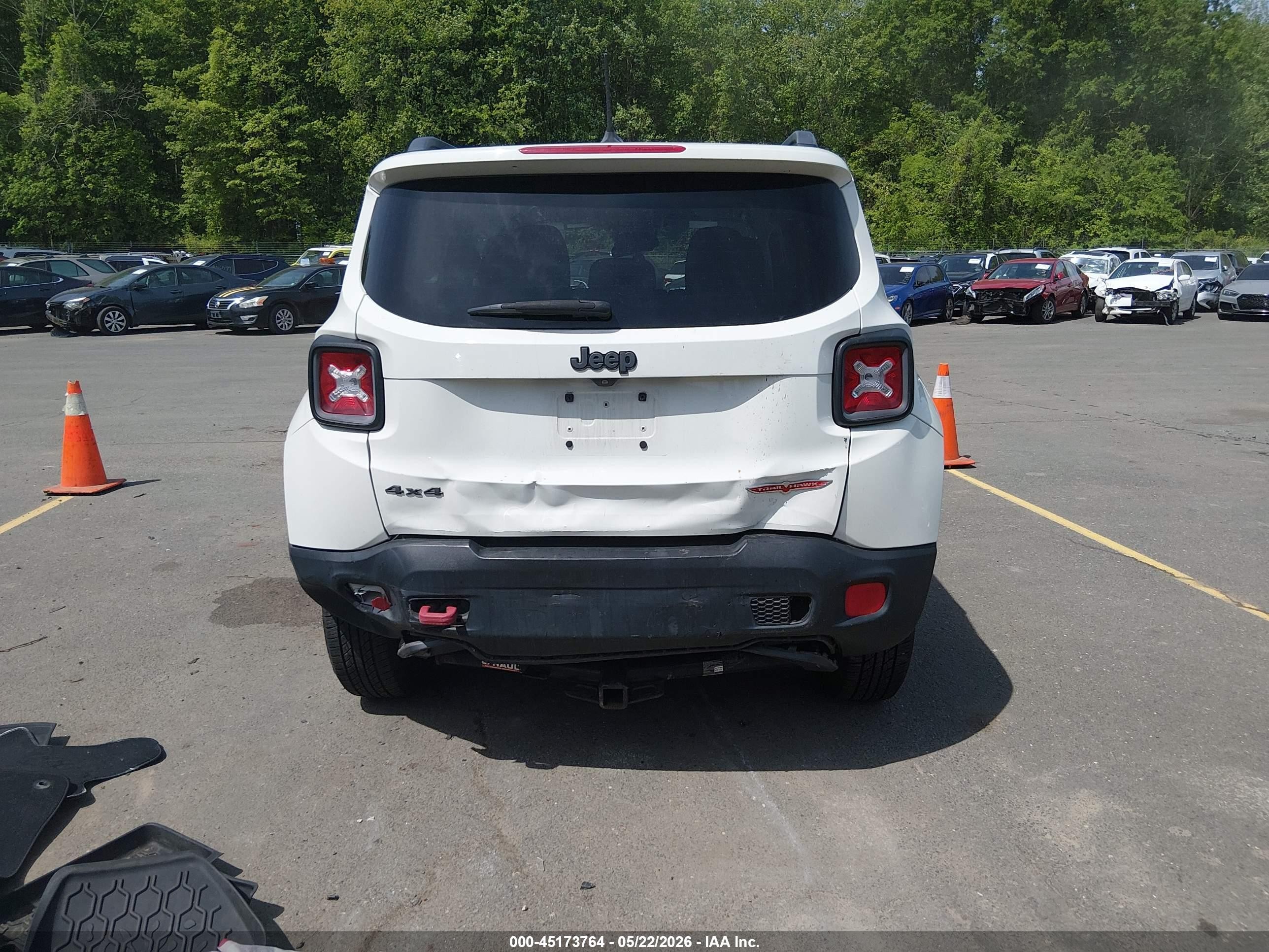 2015 Jeep Renegade Trailhawk White vin: ZACCJBCT0FPB55054