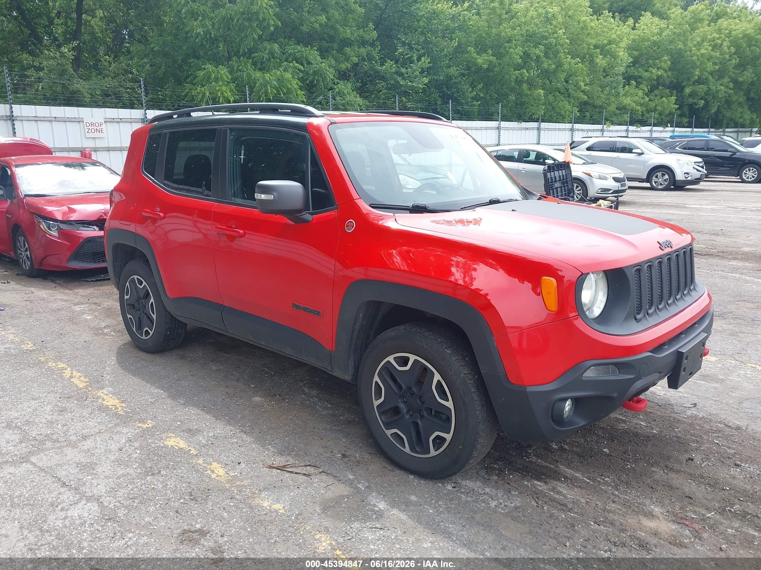 2015 Jeep Renegade Trailhawk Red vin: ZACCJBCT0FPB61410