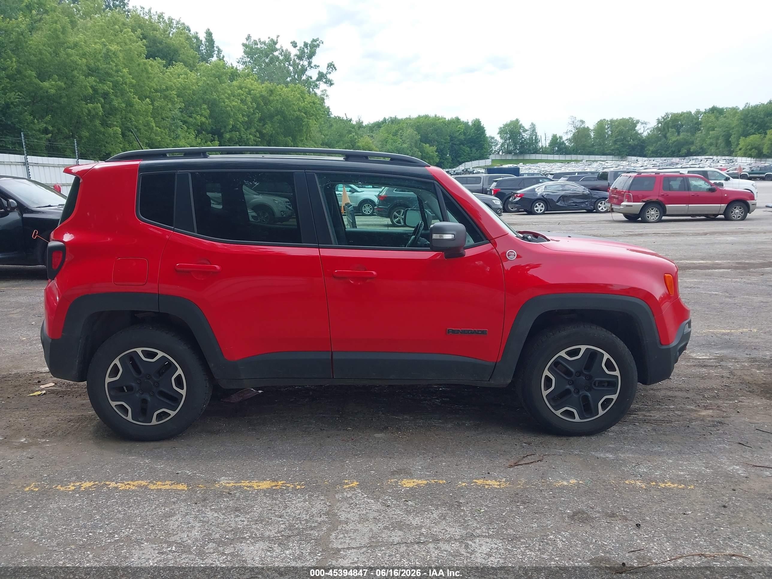 2015 Jeep Renegade Trailhawk Красный vin: ZACCJBCT0FPB61410