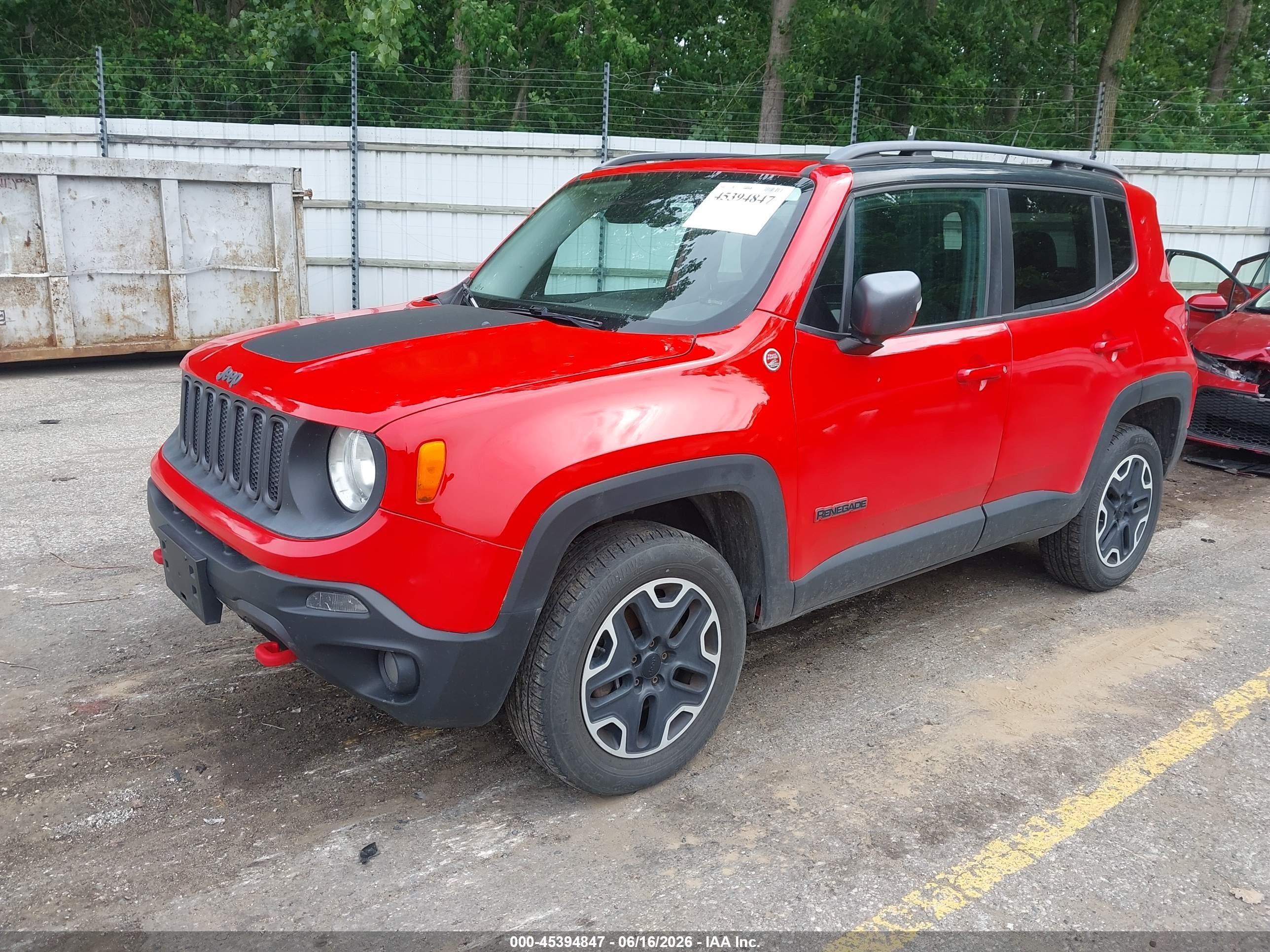 2015 Jeep Renegade Trailhawk Красный vin: ZACCJBCT0FPB61410
