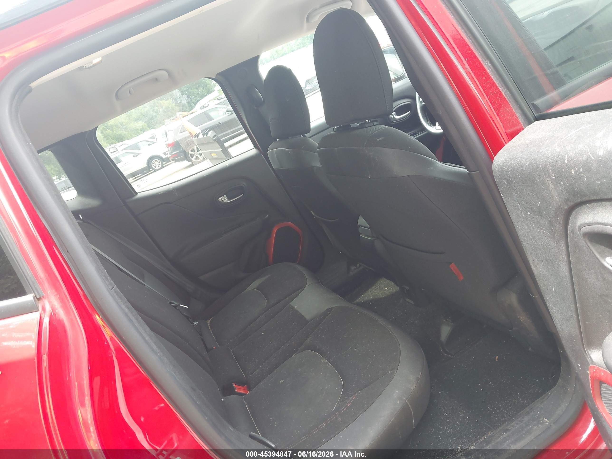 2015 Jeep Renegade Trailhawk Красный vin: ZACCJBCT0FPB61410